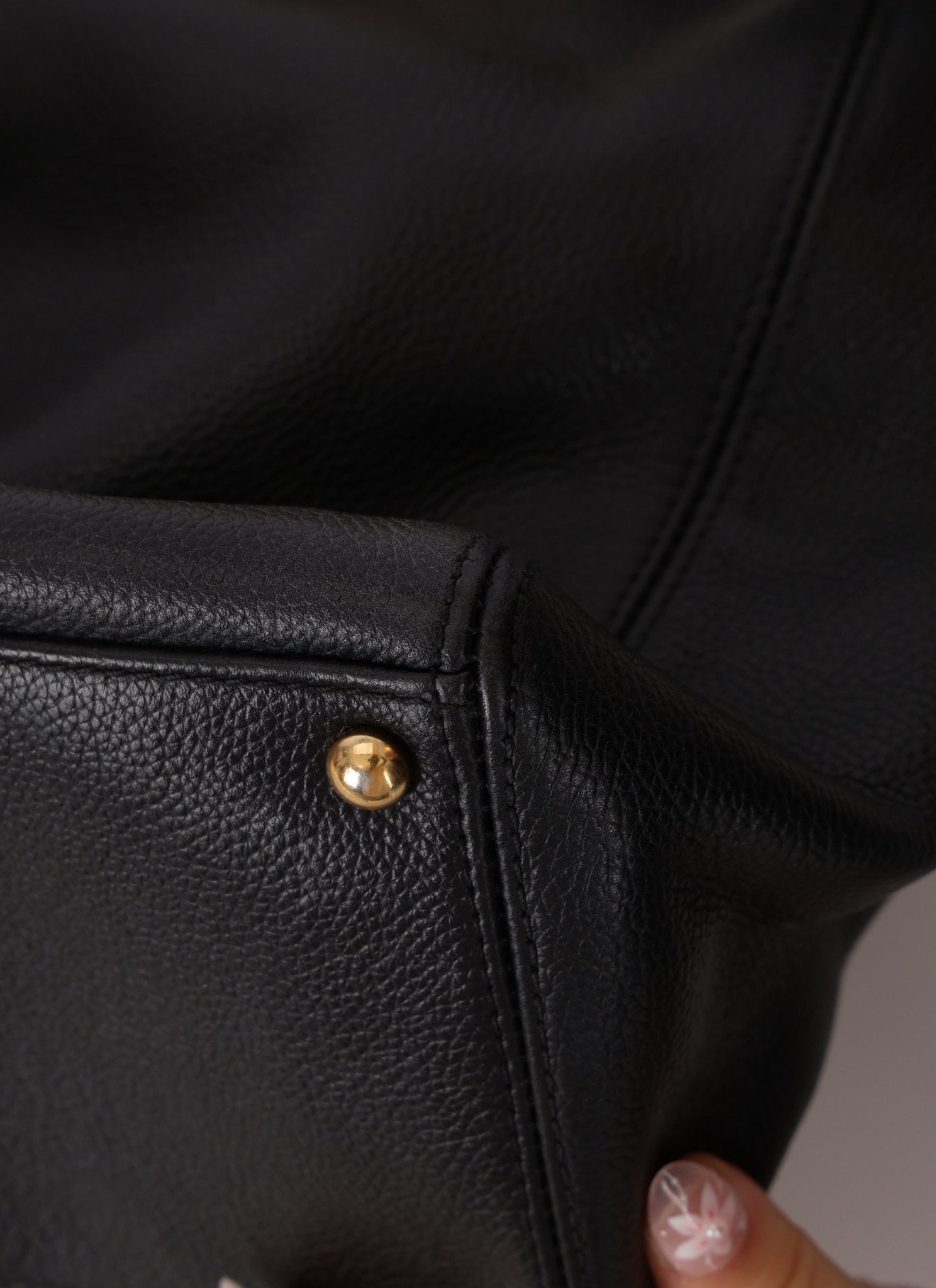 Chanel 2004 Calfskin Medium Cerf Executive Tote - FashioNica