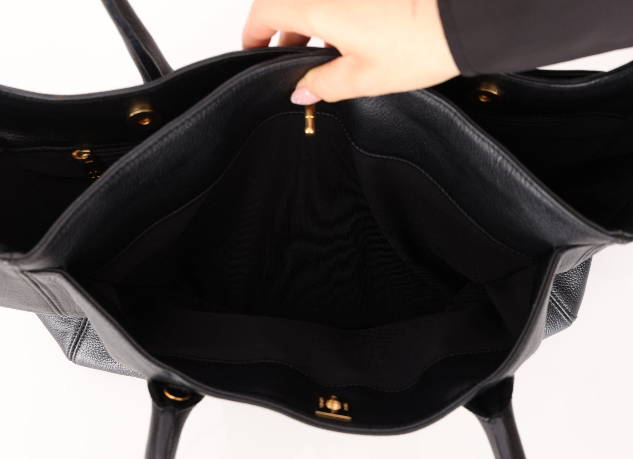 Chanel 2004 Calfskin Medium Cerf Executive Tote - FashioNica