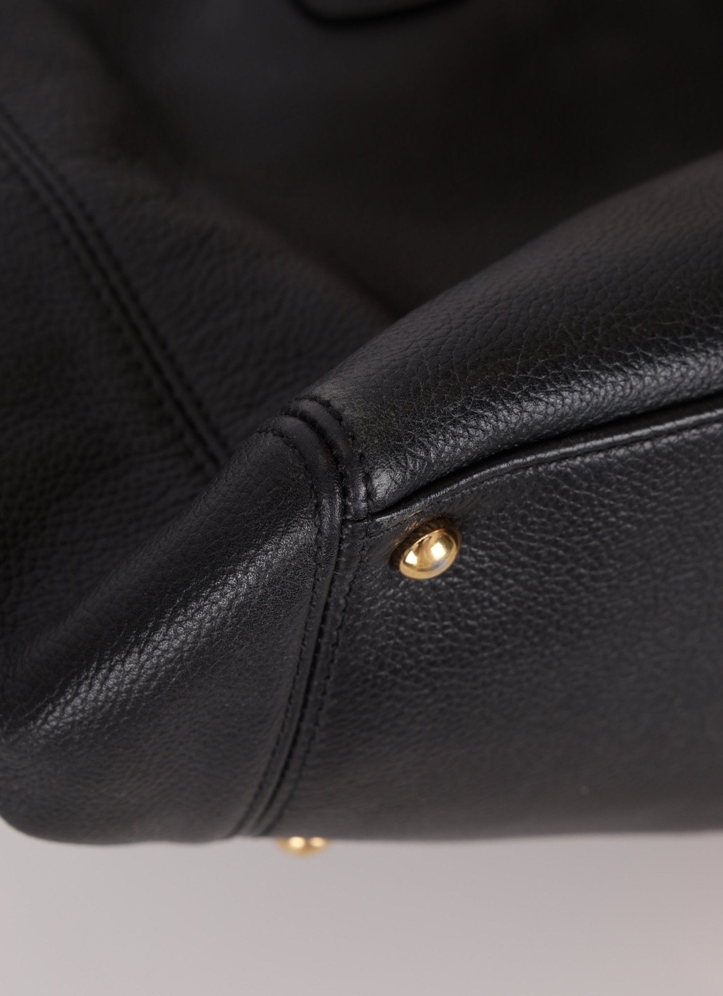 Chanel 2004 Calfskin Medium Cerf Executive Tote - FashioNica