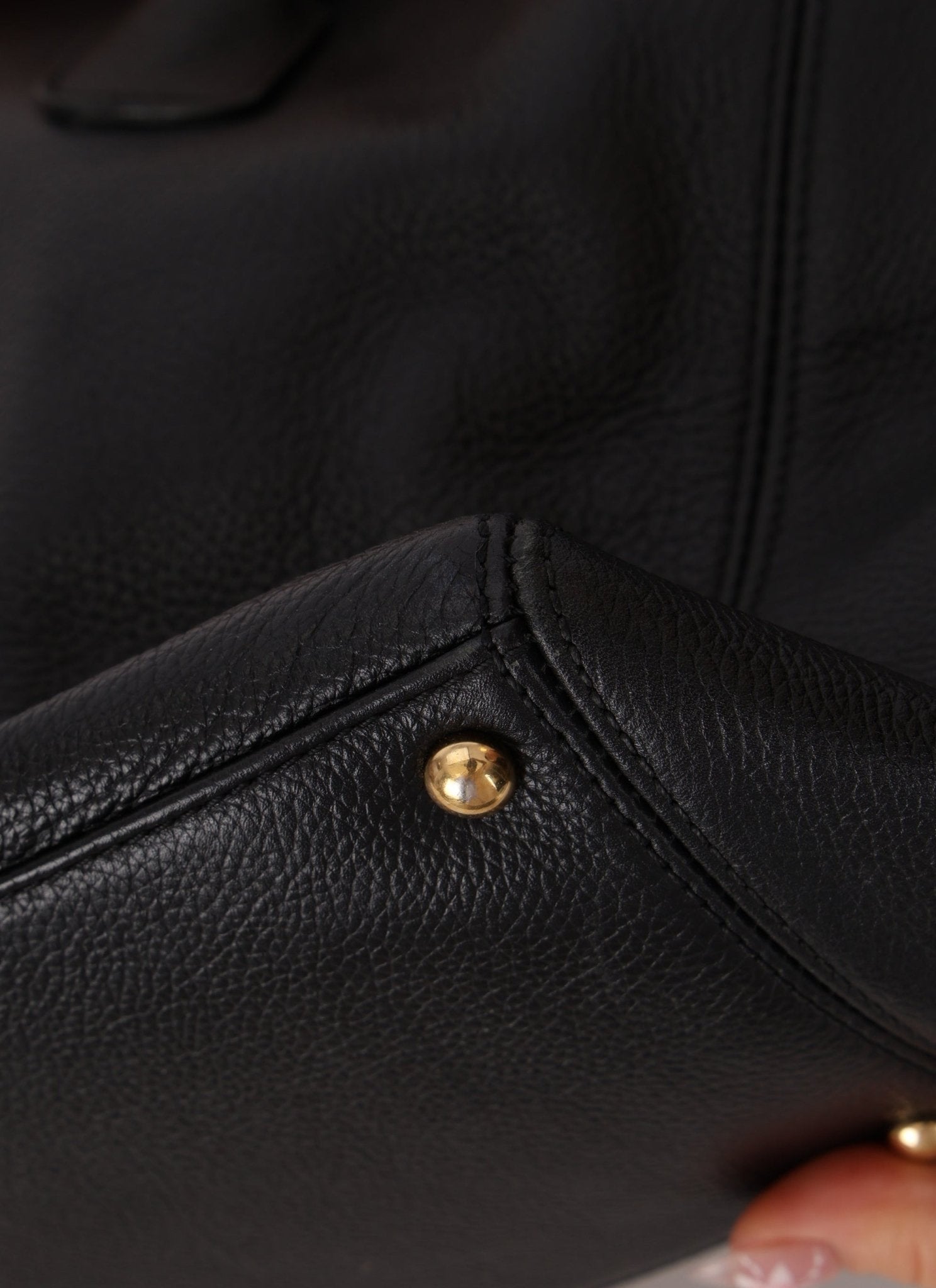 Chanel 2004 Calfskin Medium Cerf Executive Tote - FashioNica