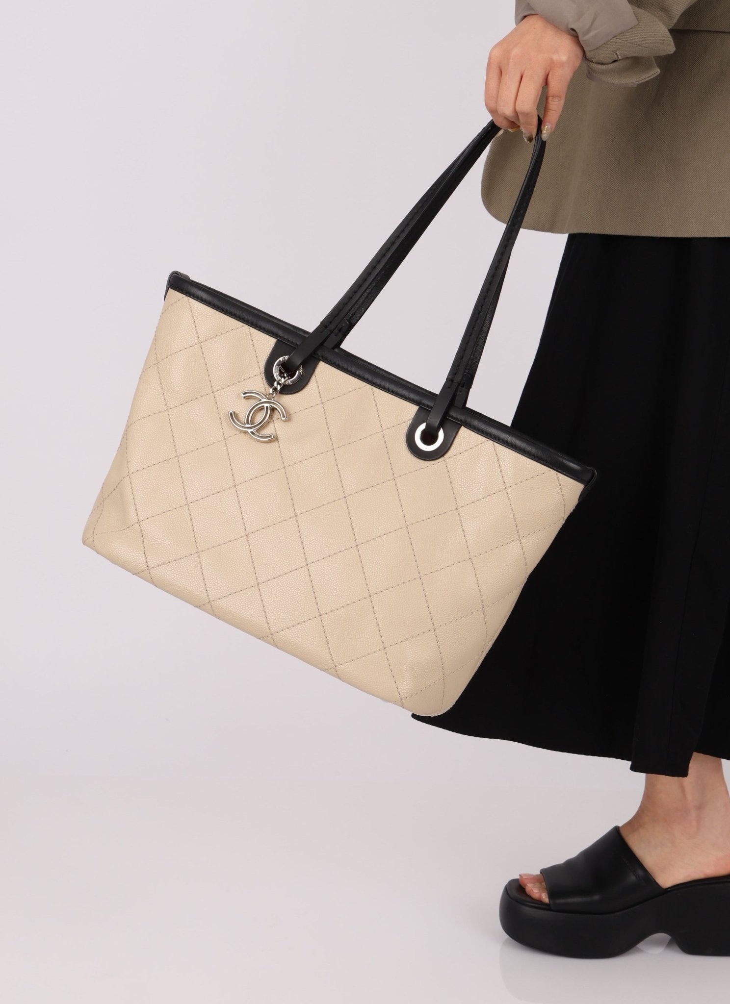 Chanel 2014 Caviar Bi - color Tote with Pouch - FashioNica