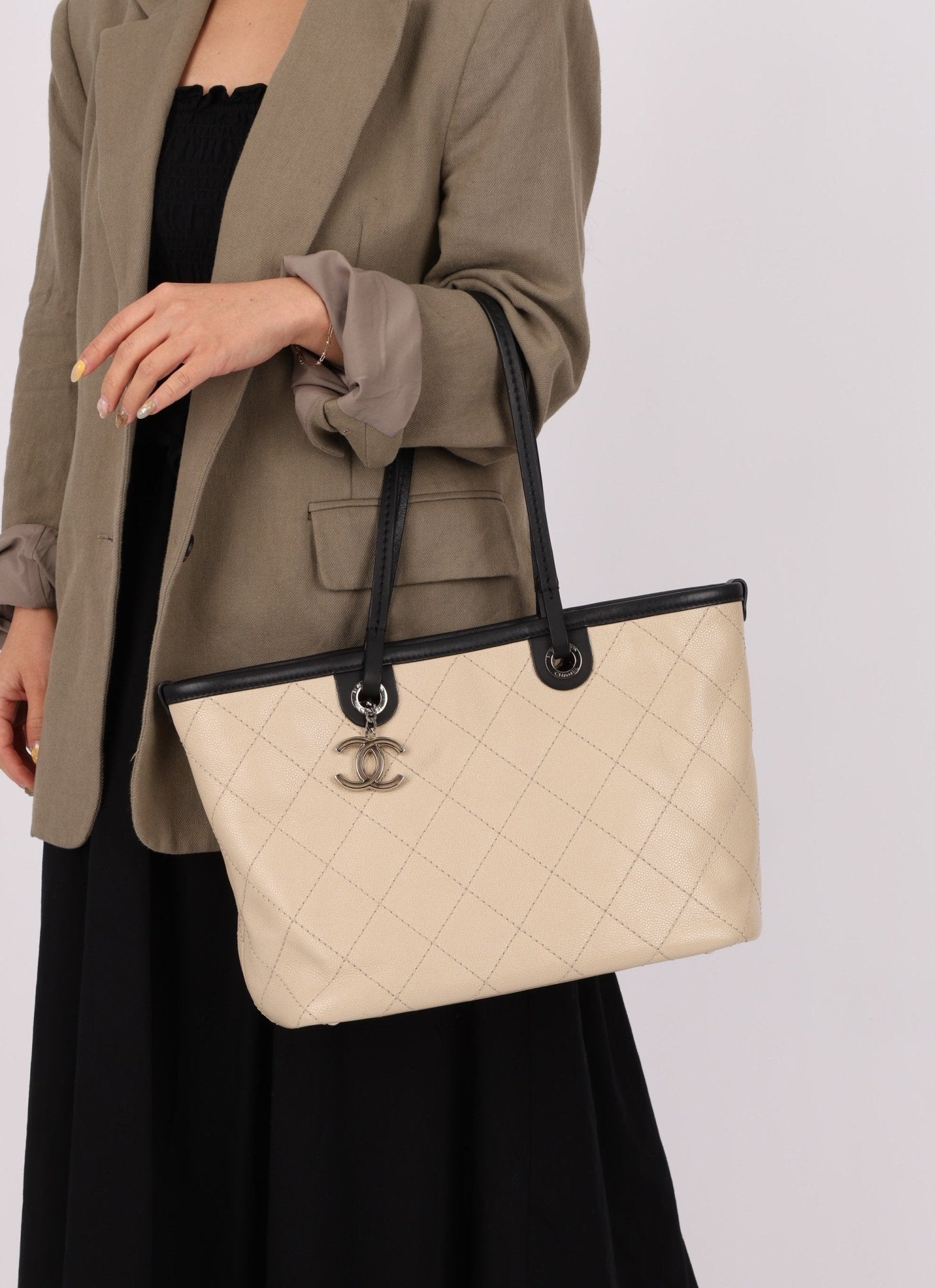 Chanel 2014 Caviar Bi - color Tote with Pouch - FashioNica