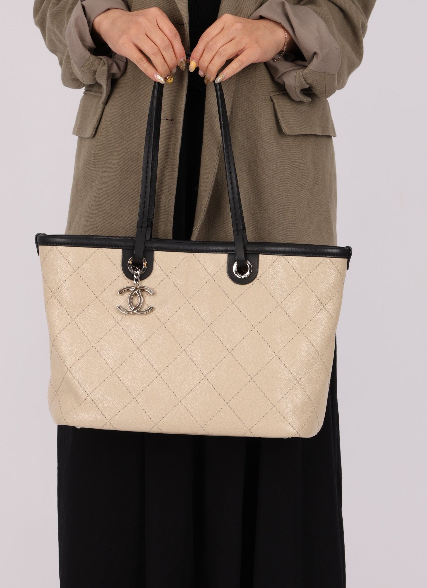 Chanel 2014 Caviar Bi - color Tote with Pouch - FashioNica