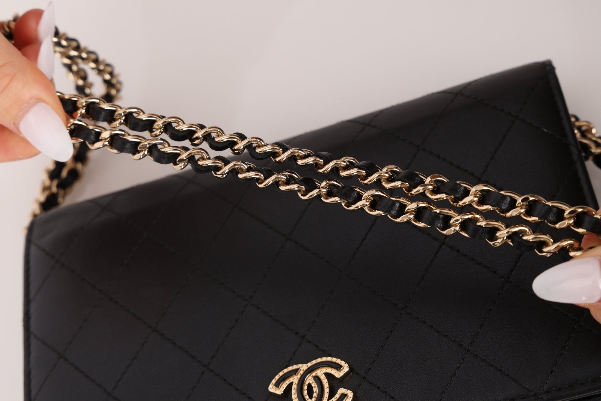 Chanel 2016 Lambskin Enamel CC Wallet on Chain - FashioNica