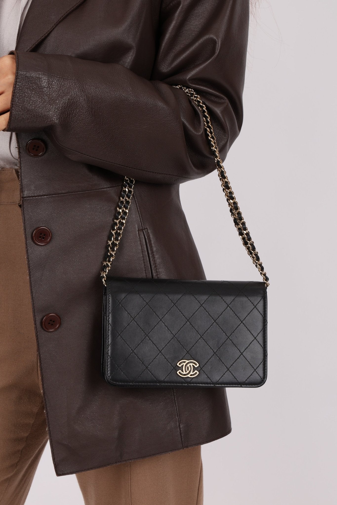 Chanel 2016 Lambskin Enamel CC Wallet on Chain - FashioNica