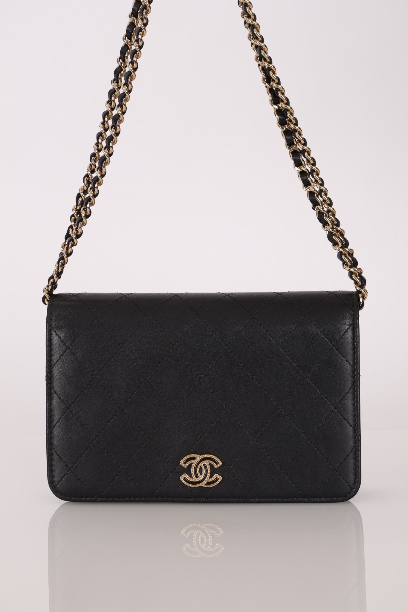 Chanel 2016 Lambskin Enamel CC Wallet on Chain - FashioNica