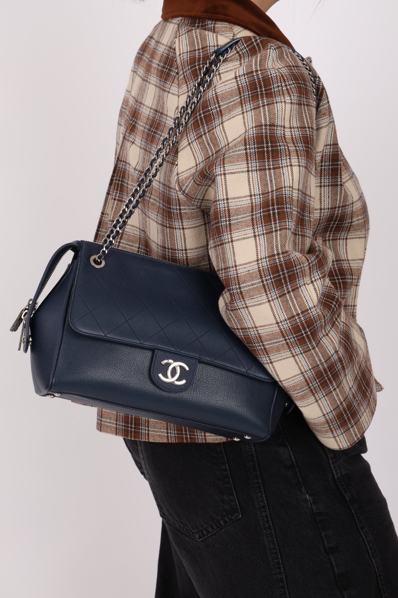 Chanel 2017 Navy Blue Top Zip Chain Shoulder Bag - FashioNica