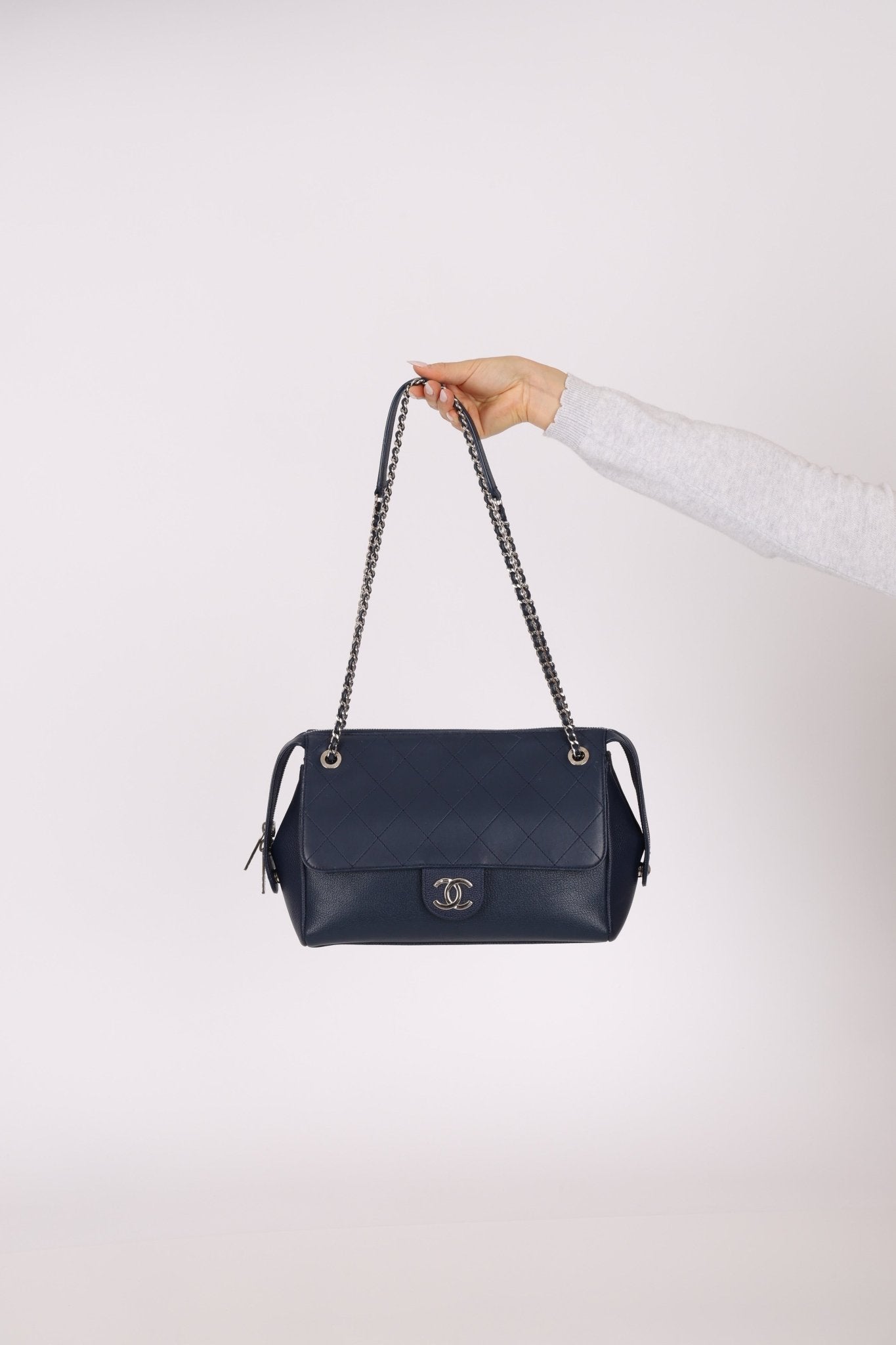 Chanel 2017 Navy Blue Top Zip Chain Shoulder Bag - FashioNica