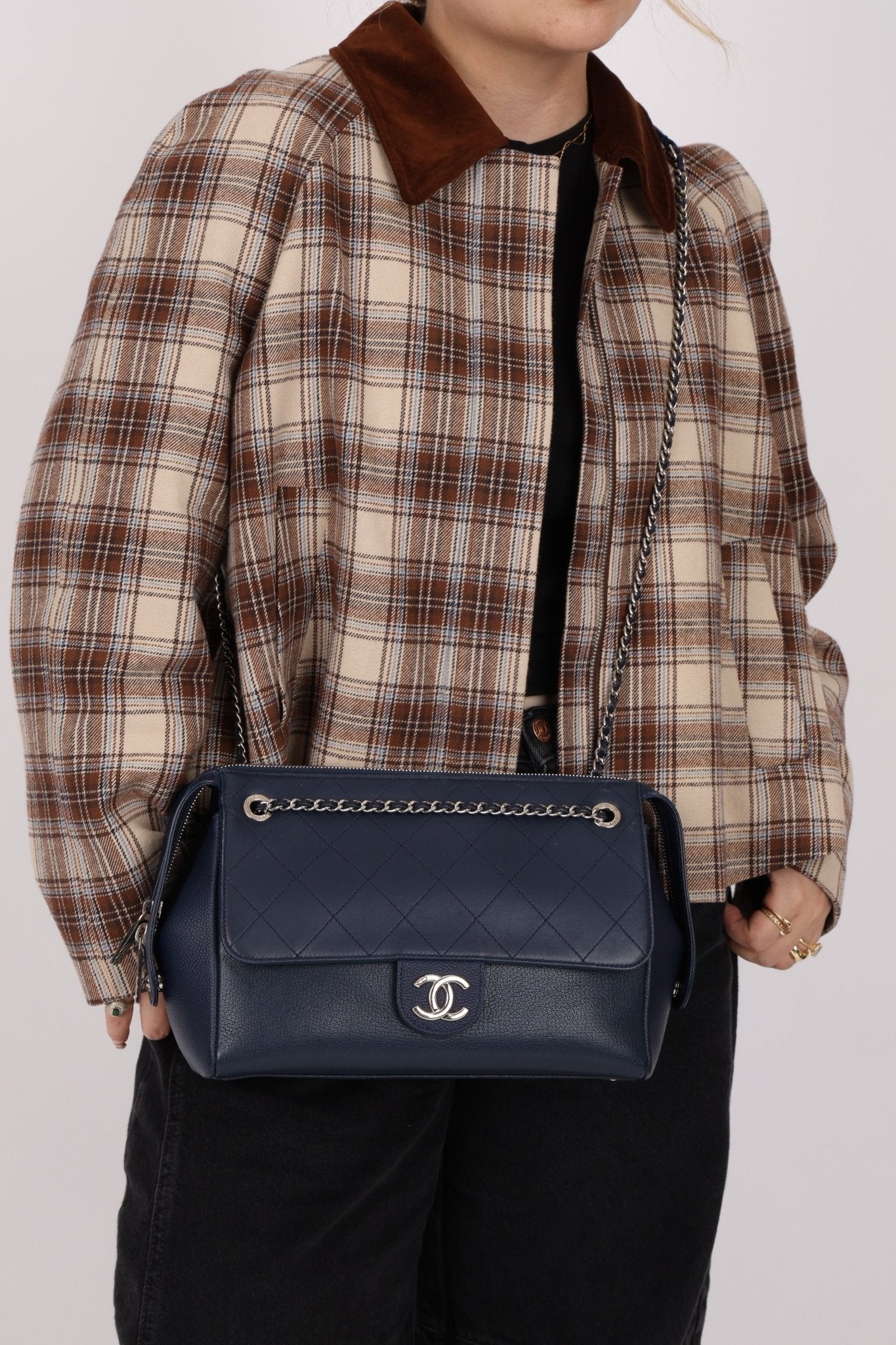 Chanel 2017 Navy Blue Top Zip Chain Shoulder Bag - FashioNica