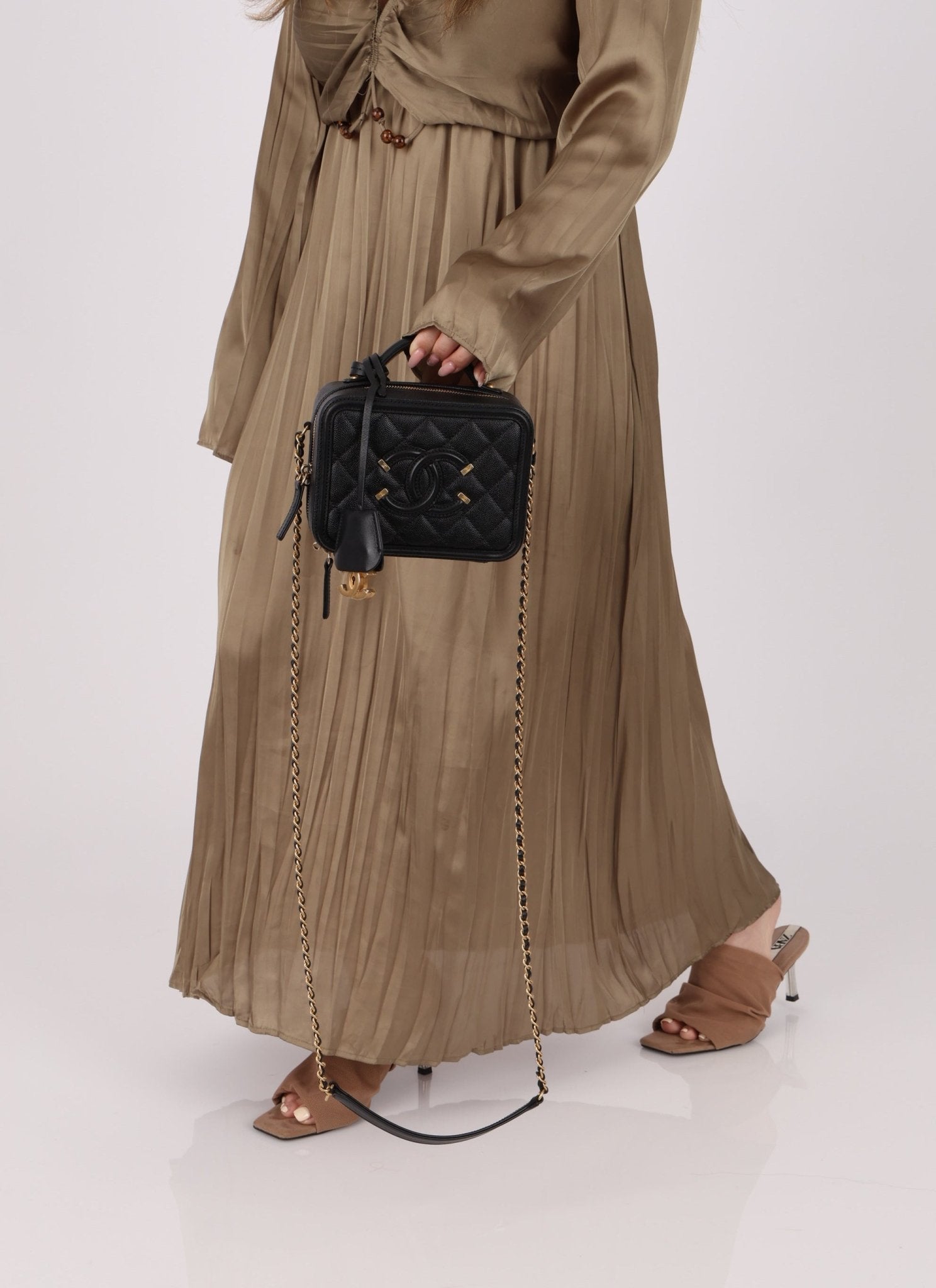 Chanel 2018 Caviar Filigree Small Vanity Case - FashioNica