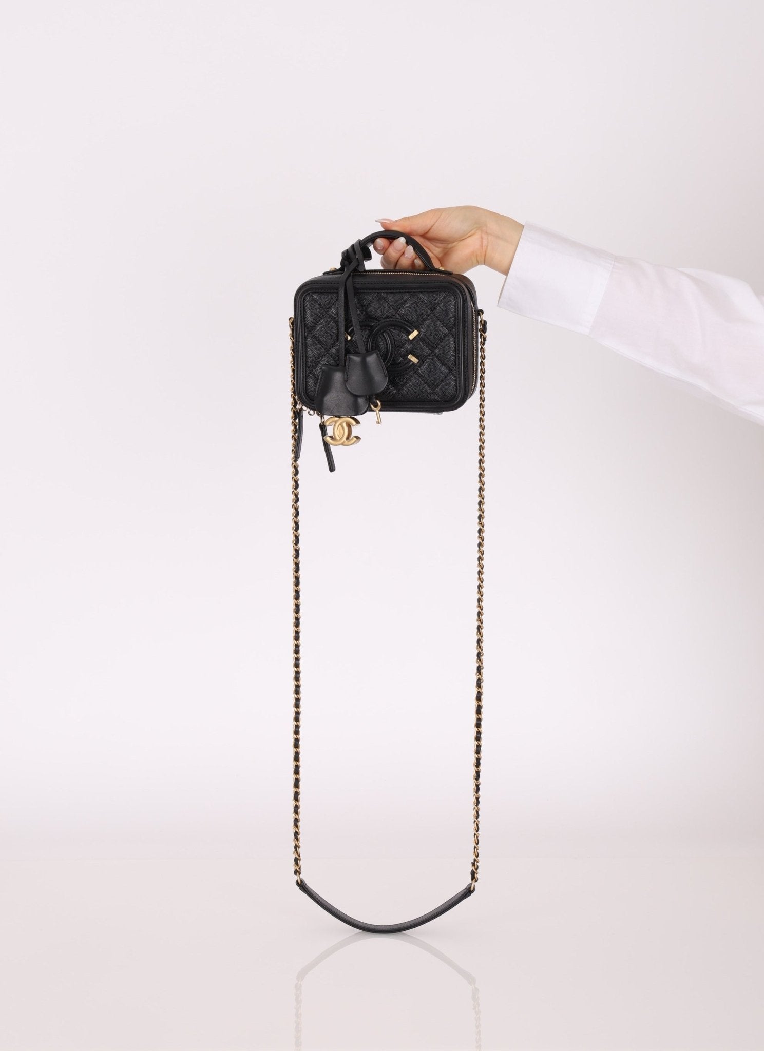 Chanel 2018 Caviar Filigree Small Vanity Case - FashioNica