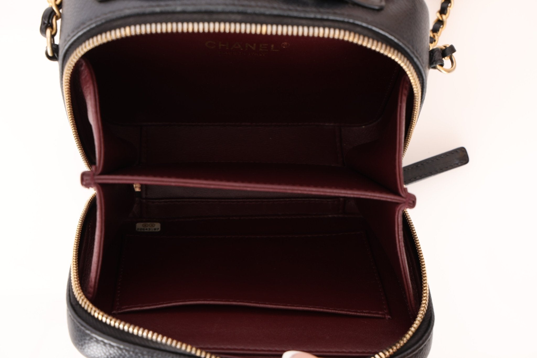 Chanel 2018 Caviar Filigree Small Vanity Case GHW - FashioNica