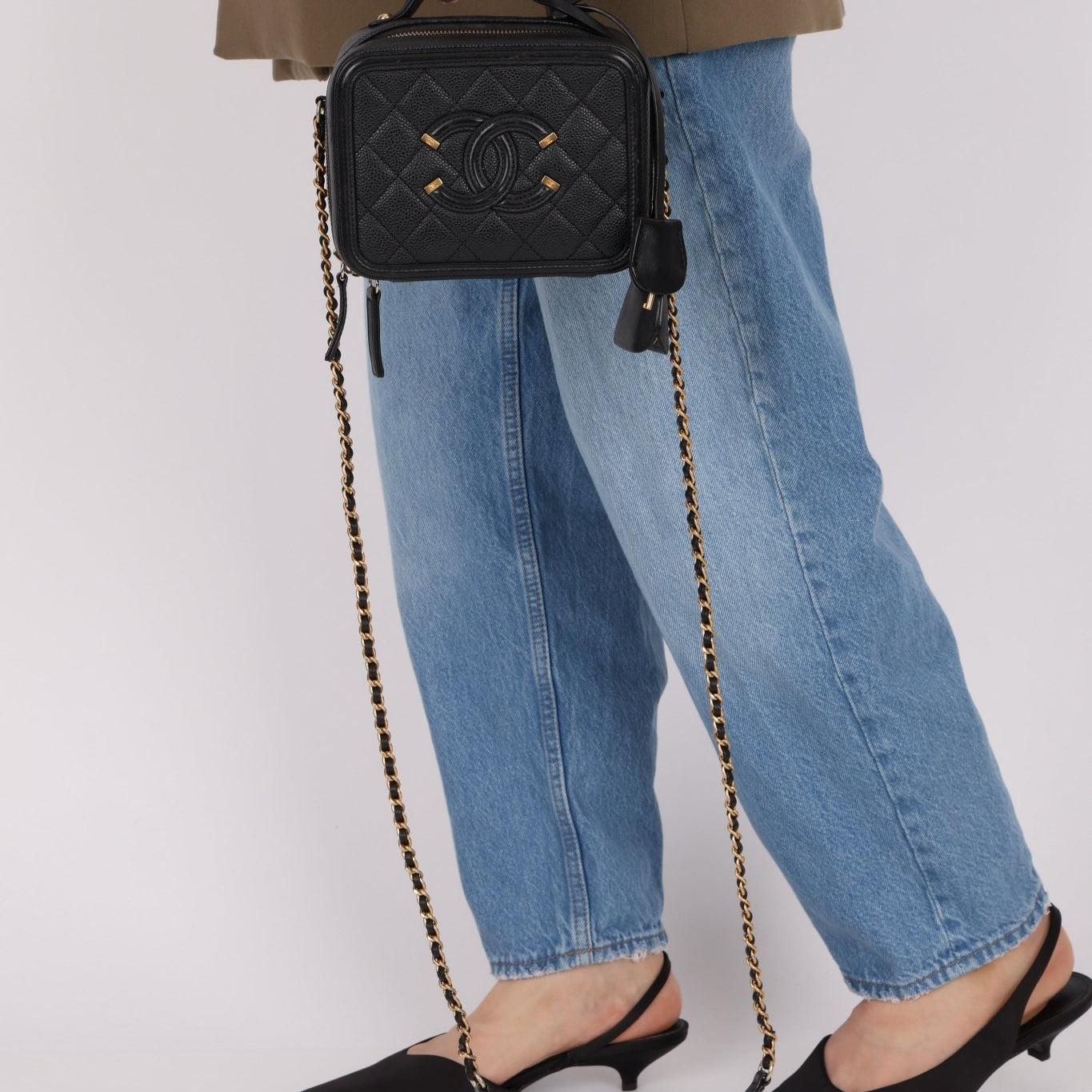 Chanel 2018 Caviar Filigree Small Vanity Case GHW - FashioNica