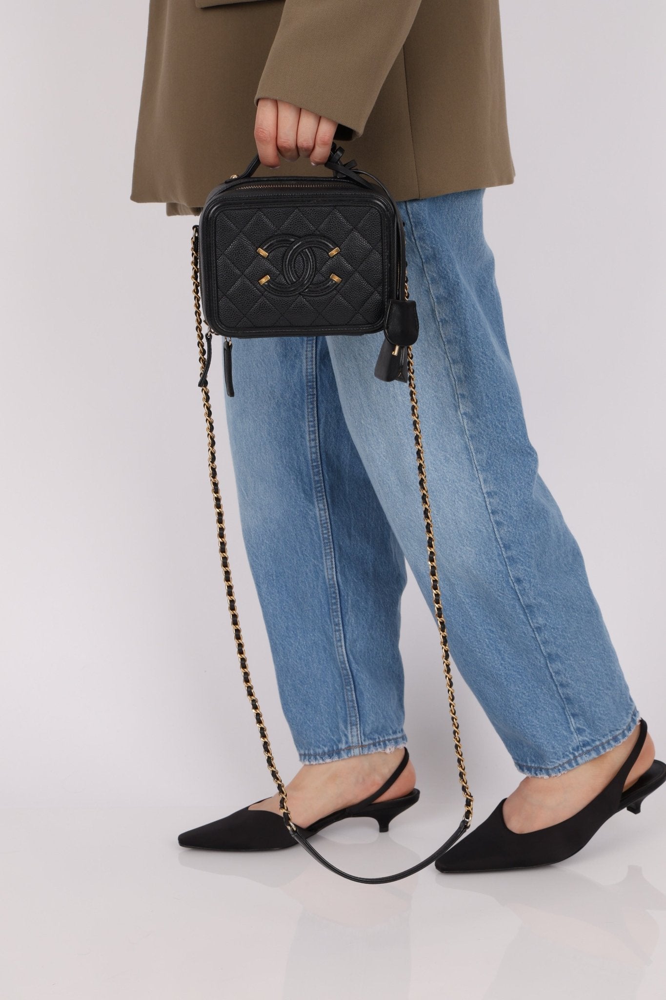 Chanel 2018 Caviar Filigree Small Vanity Case GHW - FashioNica