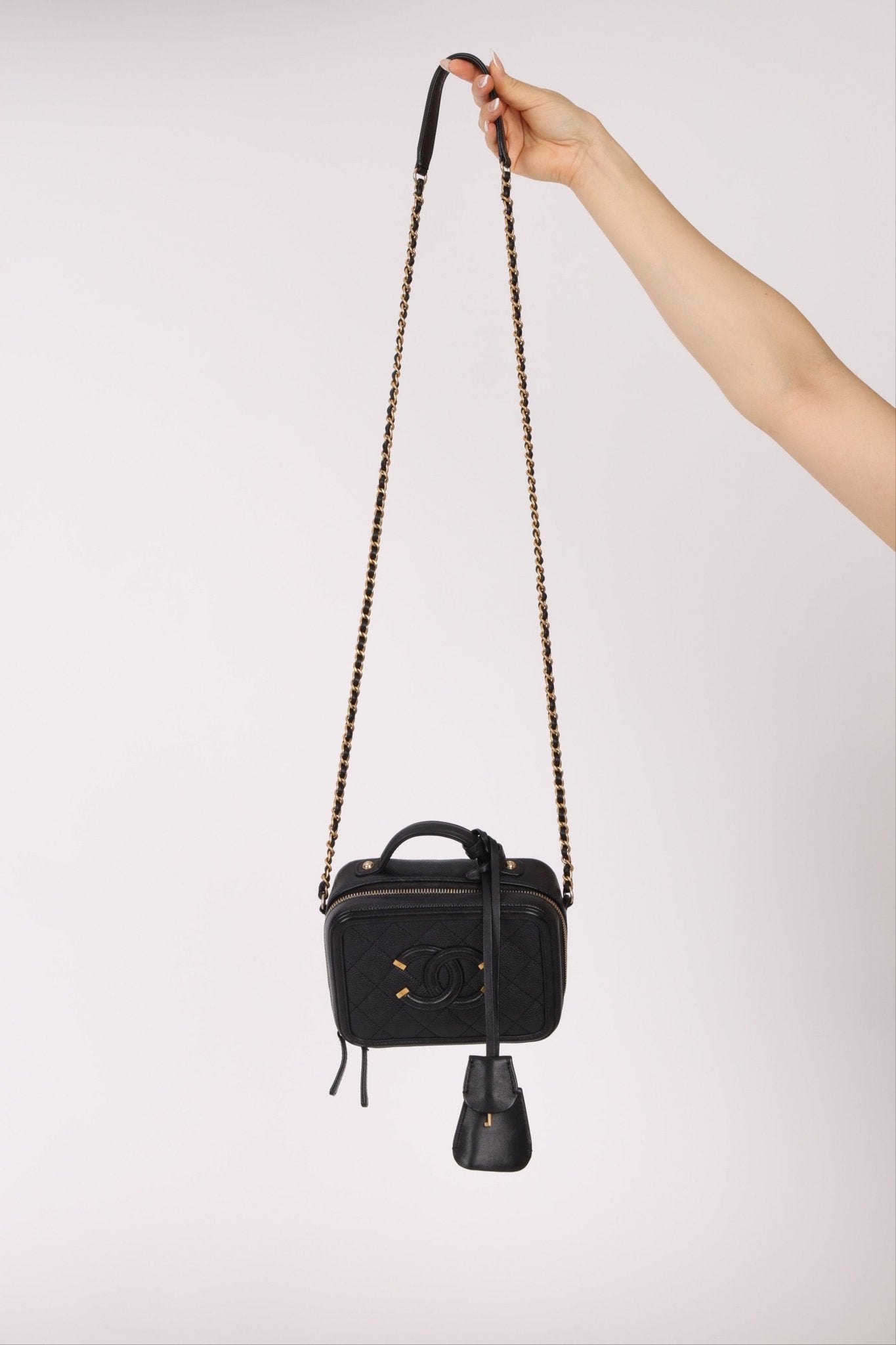 Chanel 2018 Caviar Filigree Small Vanity Case GHW - FashioNica