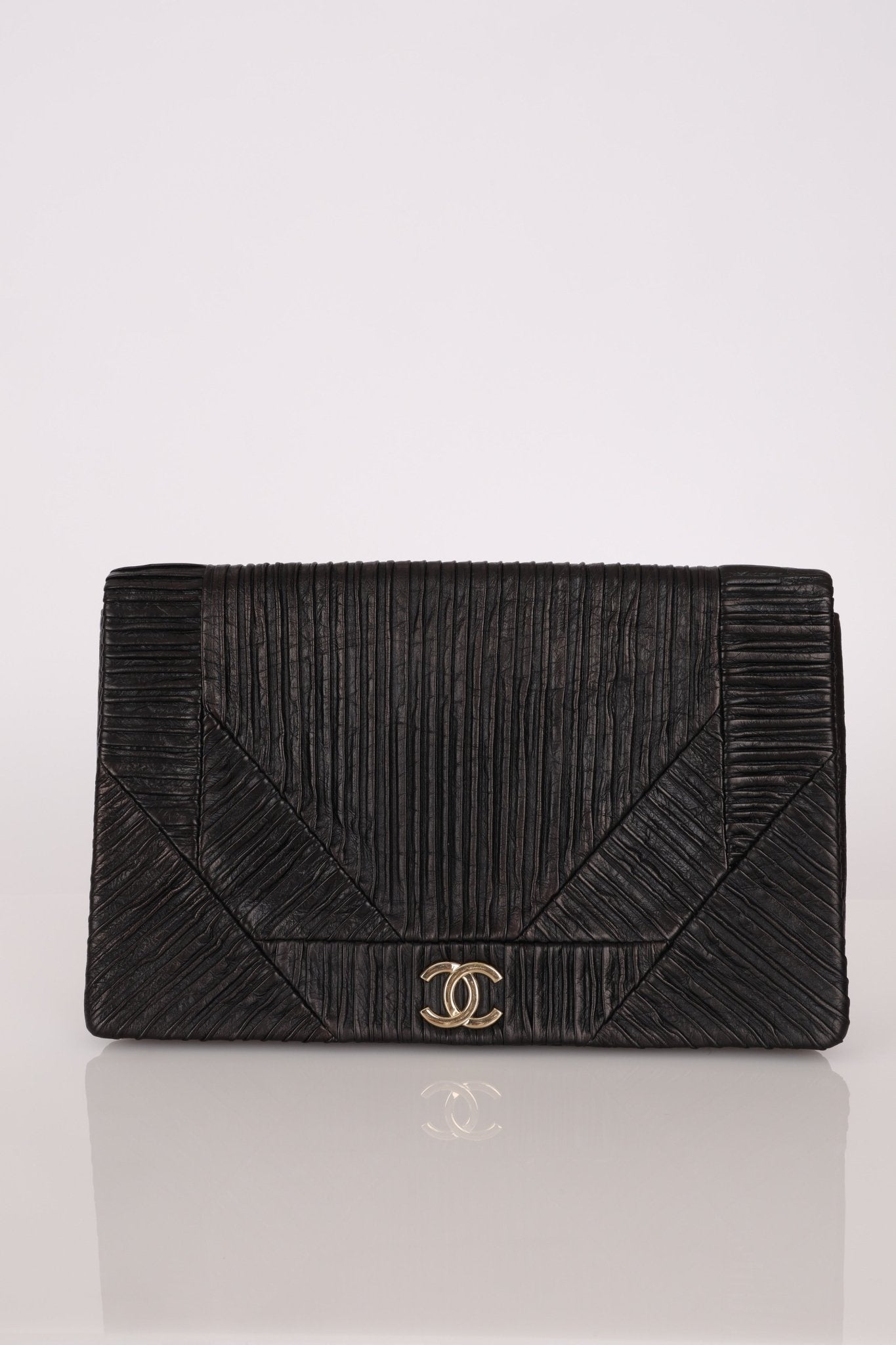 Chanel 2018 Crumpled Calfskin Coco Pleats Clutch GHW - FashioNica