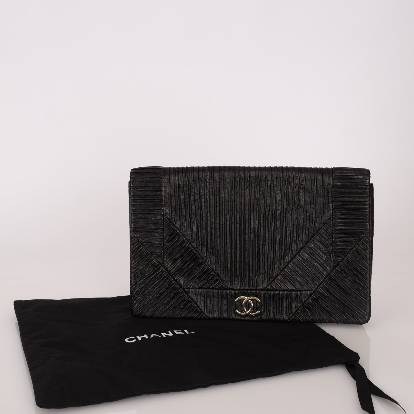Chanel 2018 Crumpled Calfskin Coco Pleats Clutch GHW - FashioNica