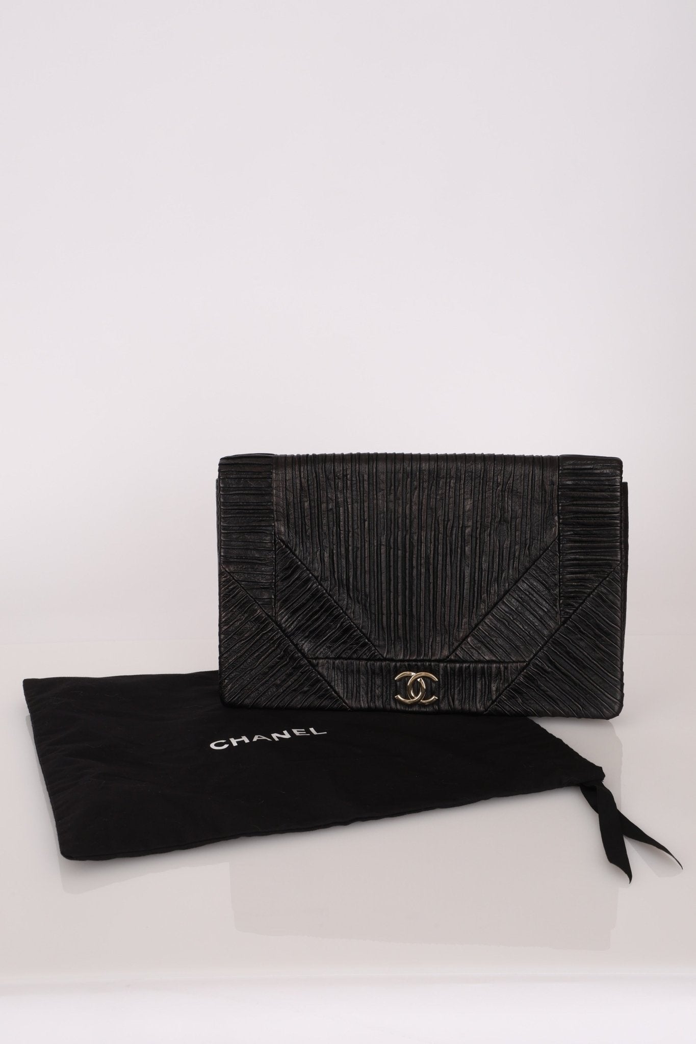 Chanel 2018 Crumpled Calfskin Coco Pleats Clutch GHW - FashioNica