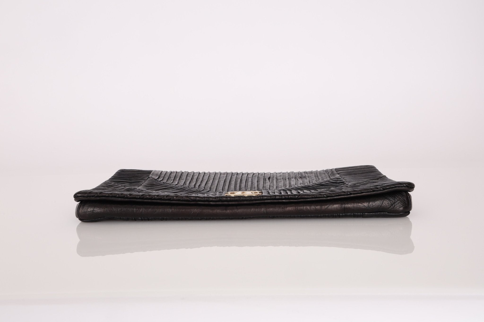 Chanel 2018 Crumpled Calfskin Coco Pleats Clutch GHW - FashioNica