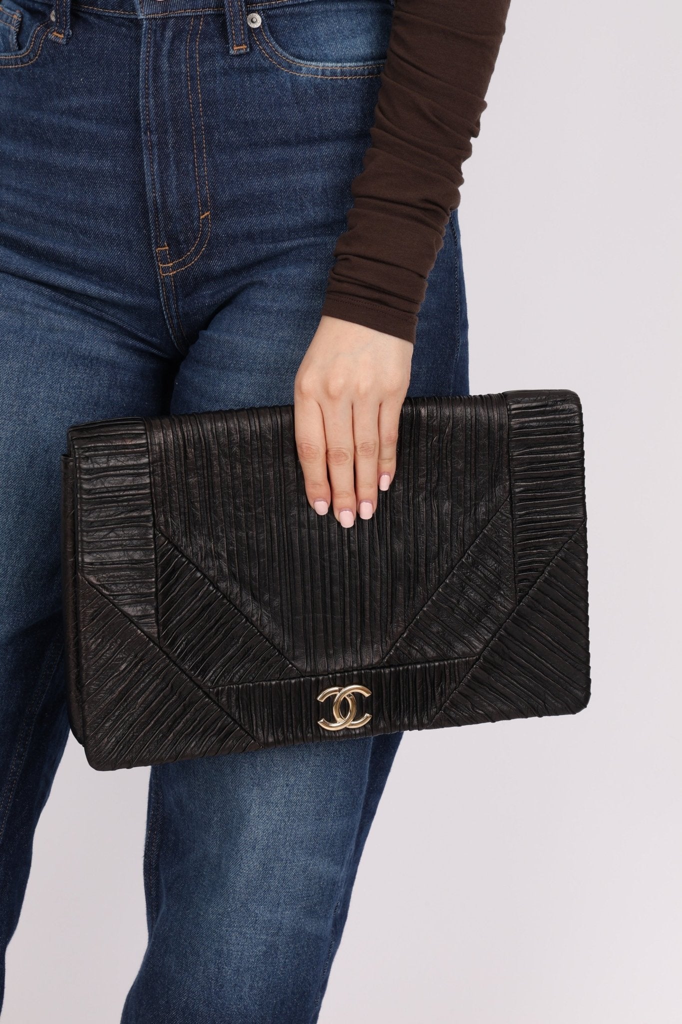 Chanel 2018 Crumpled Calfskin Coco Pleats Clutch GHW - FashioNica