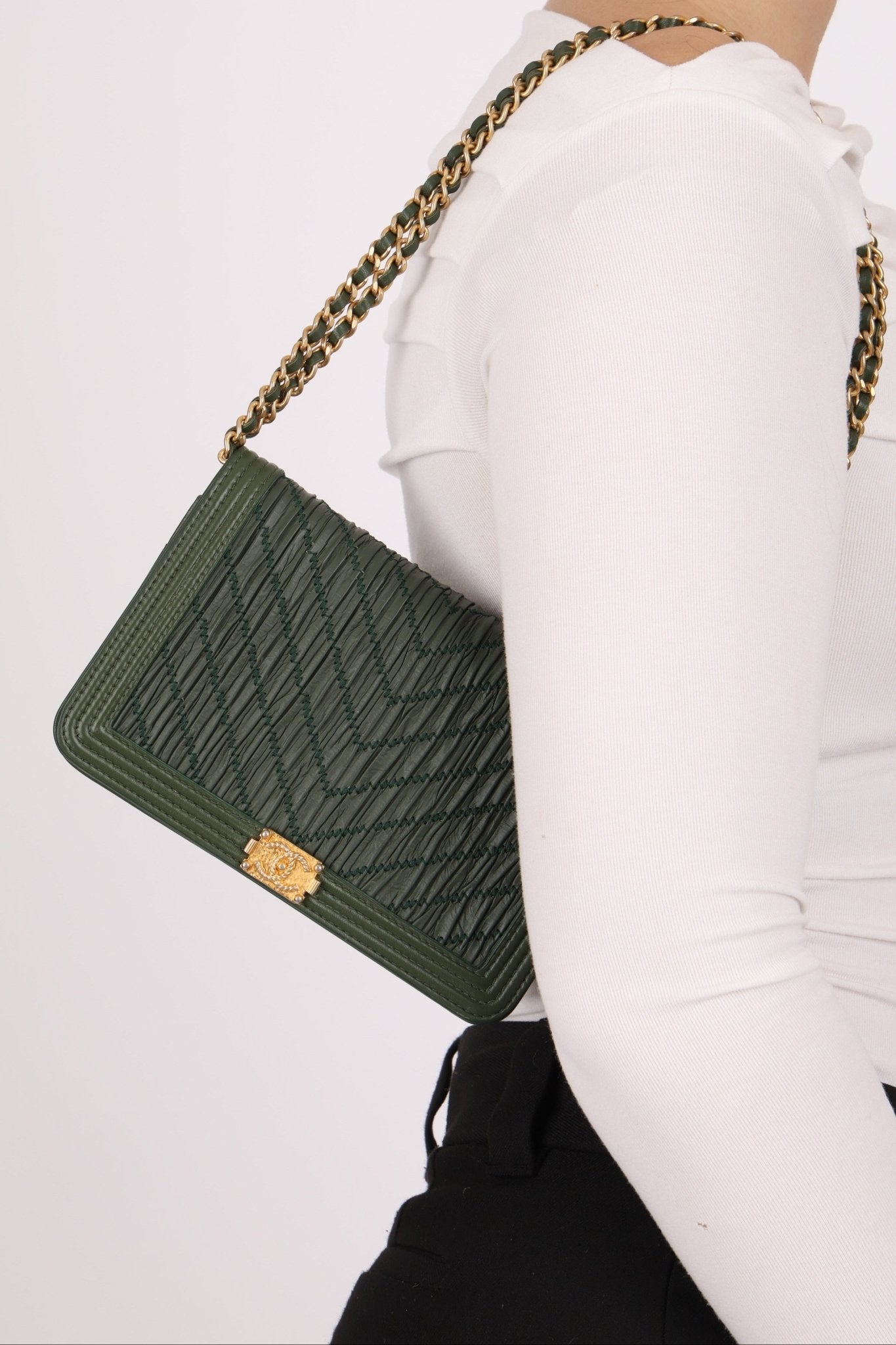 Chanel 2018 Crumpled Chevron Wallet On Chain - FashioNica