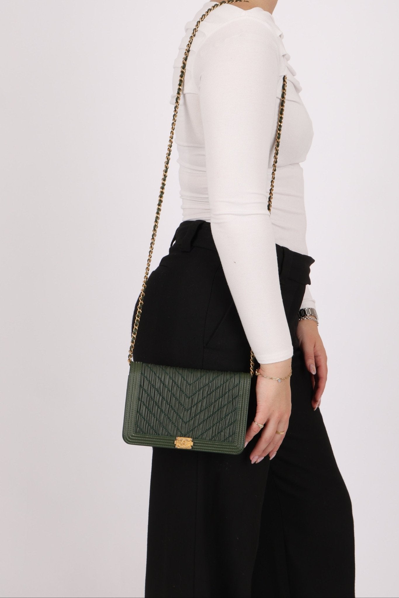 Chanel 2018 Crumpled Chevron Wallet On Chain - FashioNica