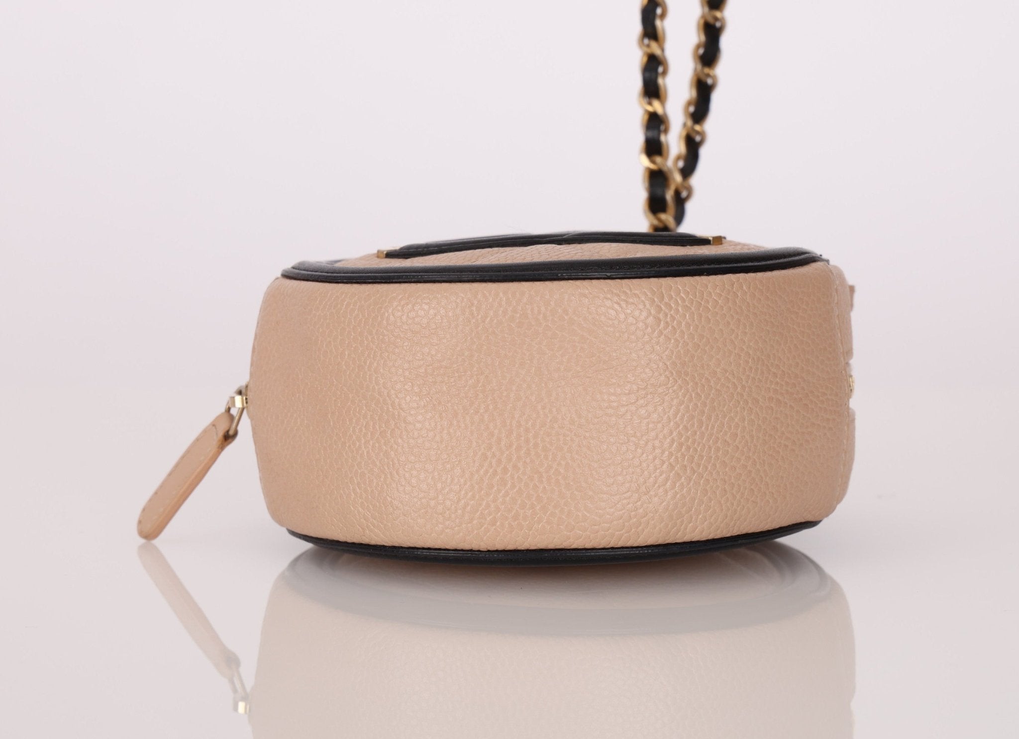 Chanel 2019 Caviar Filigree Round Crossbody - FashioNica