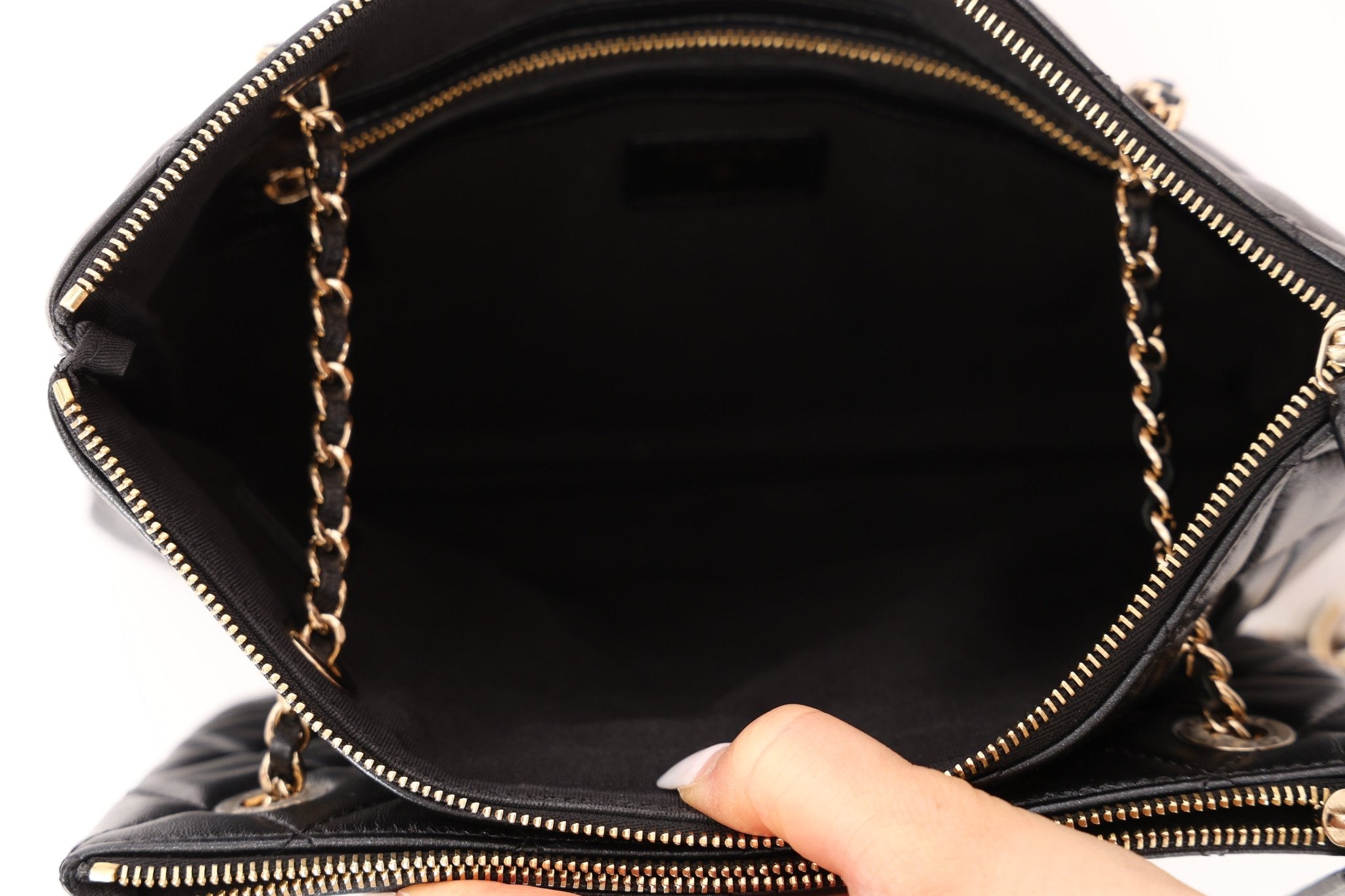 Chanel 2019 Shiny Lambskin Quilted Medium Double Case With Strap - FashioNica