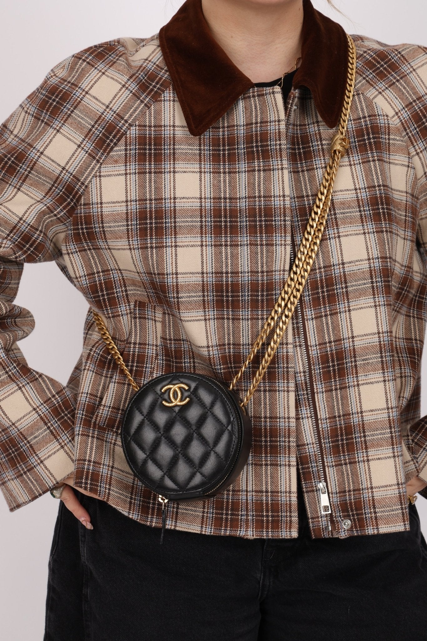 Chanel 2020 All - Slide Lambskin Quilted Pillow Crush Round Clutch With Chain - FashioNica