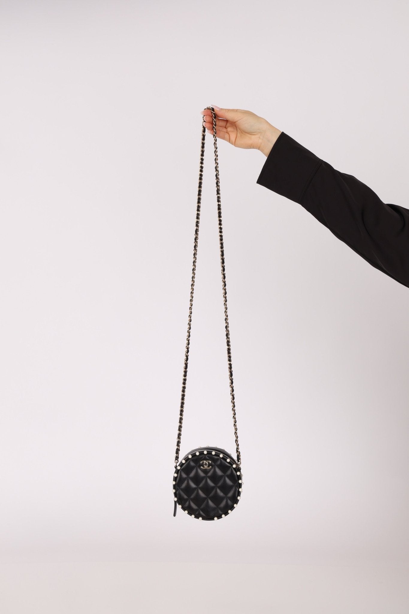 Chanel 2020 Pearl Round Clutch on Chain - FashioNica