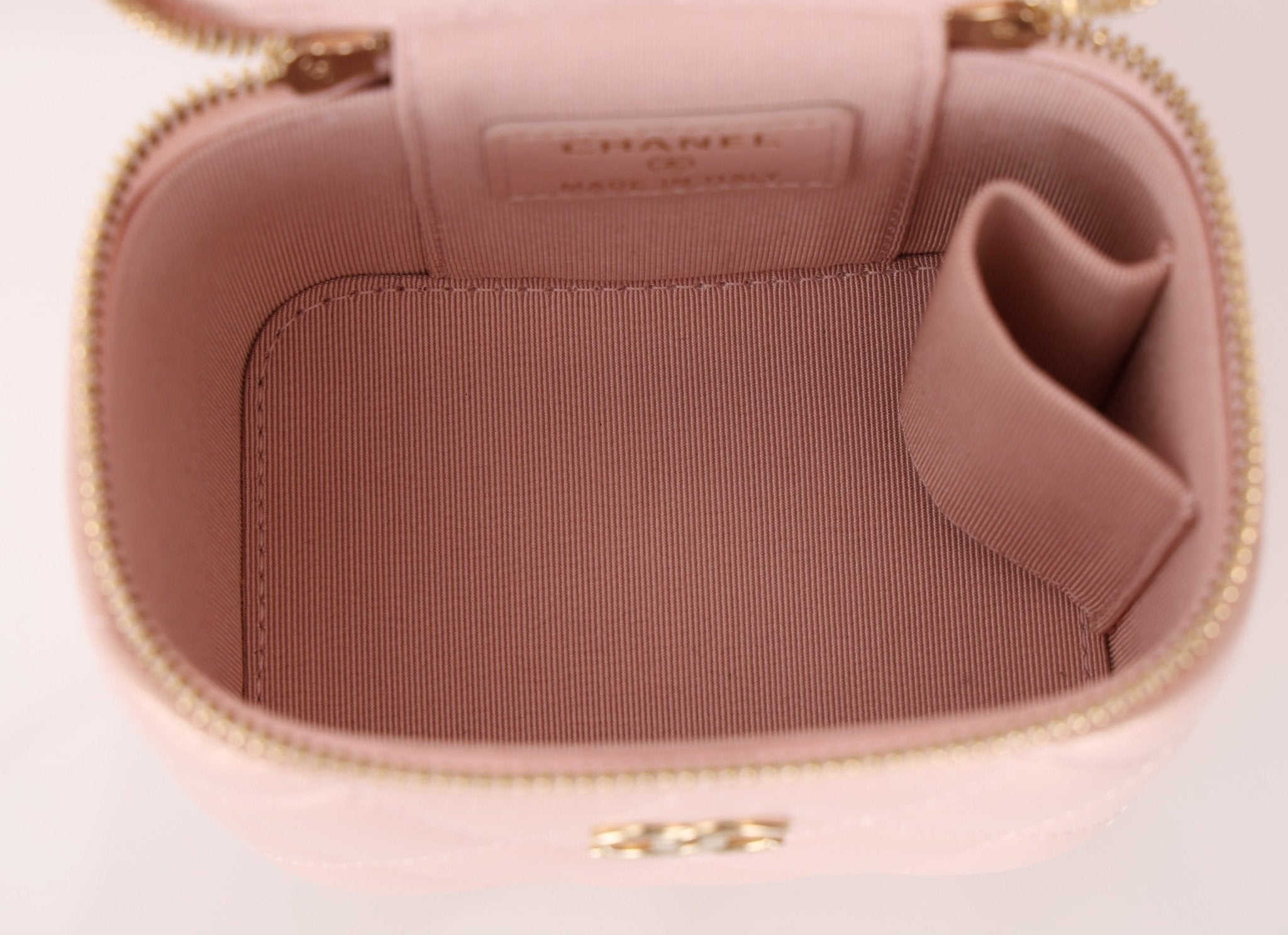 Chanel 2021 Caviar Iridescent Pearl Mini Vanity - FashioNica