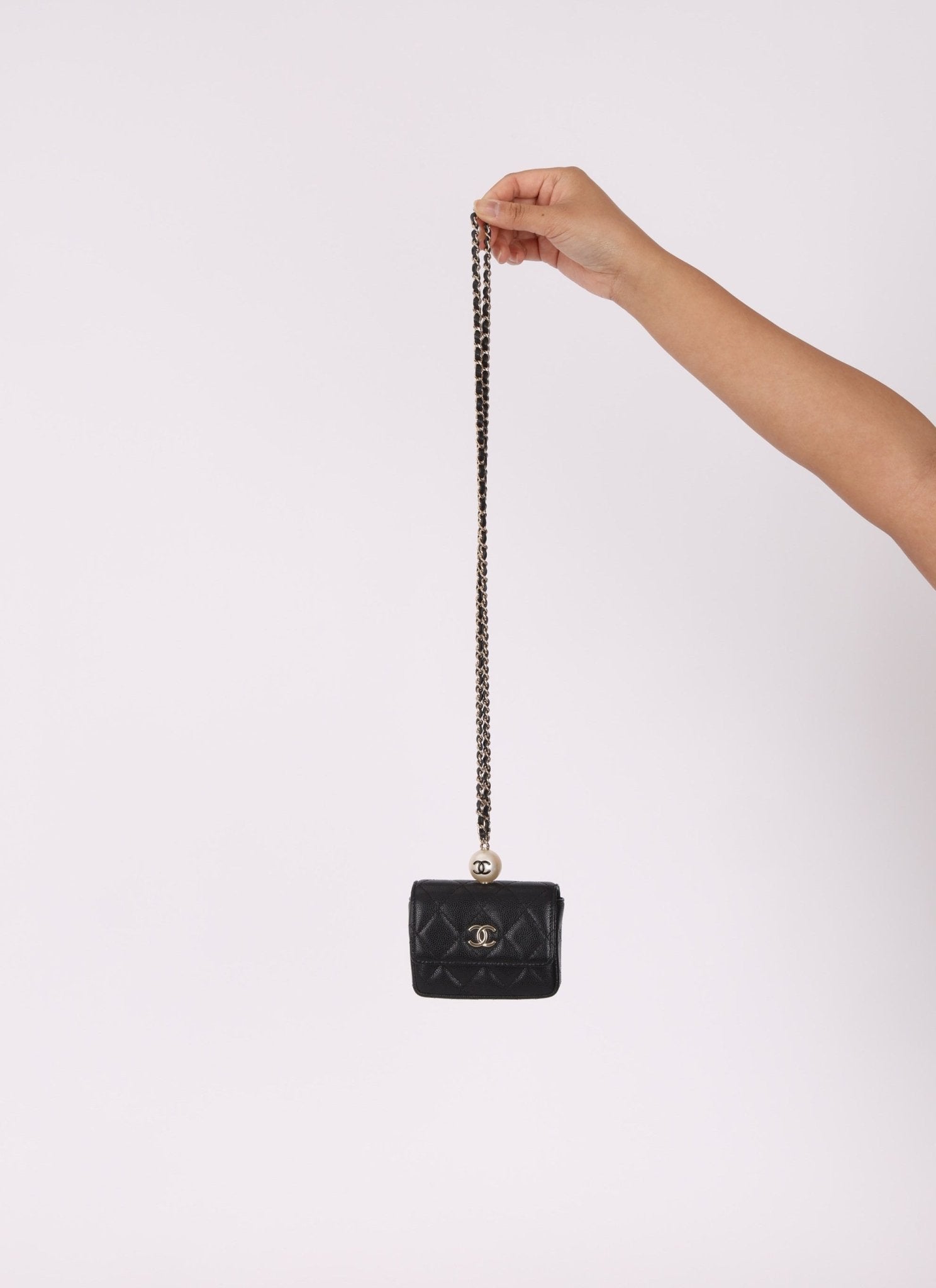 Chanel 2021 Caviar Pearl Cardholder with Chain - FashioNica