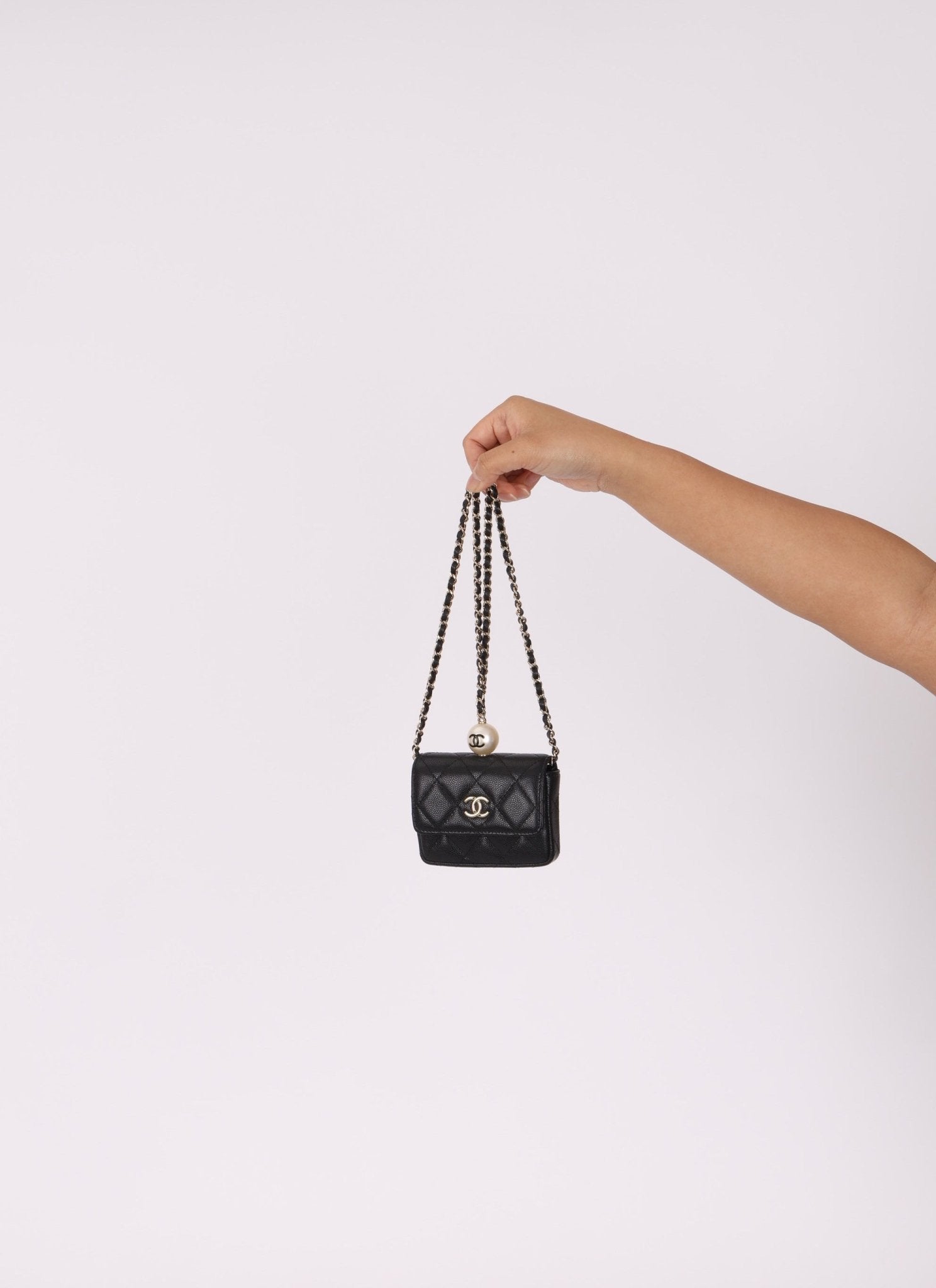 Chanel 2021 Caviar Pearl Cardholder with Chain - FashioNica