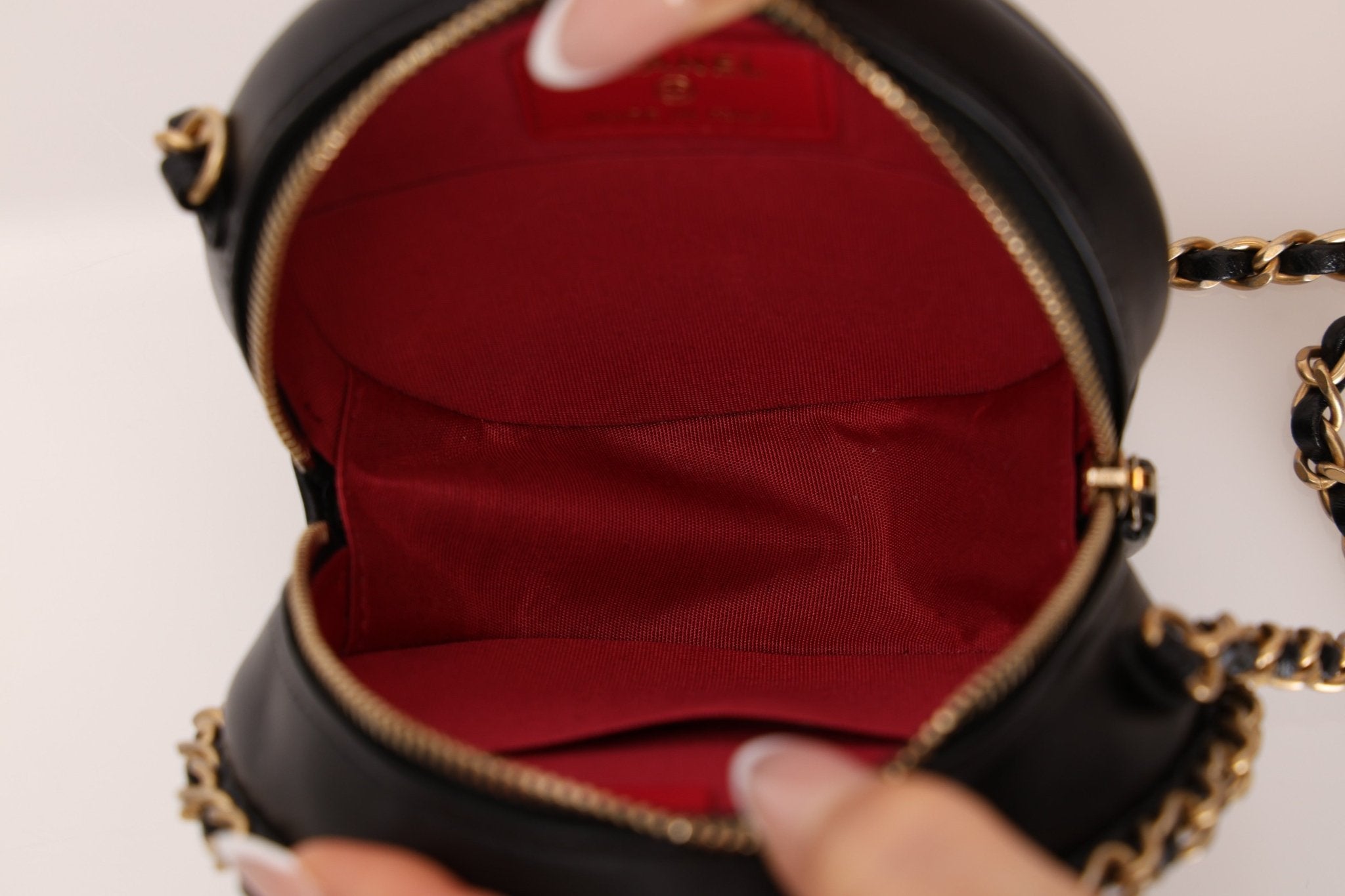 Chanel 2021 Chain Around Round Quilted Lambskin Clutch with Chain - FashioNica