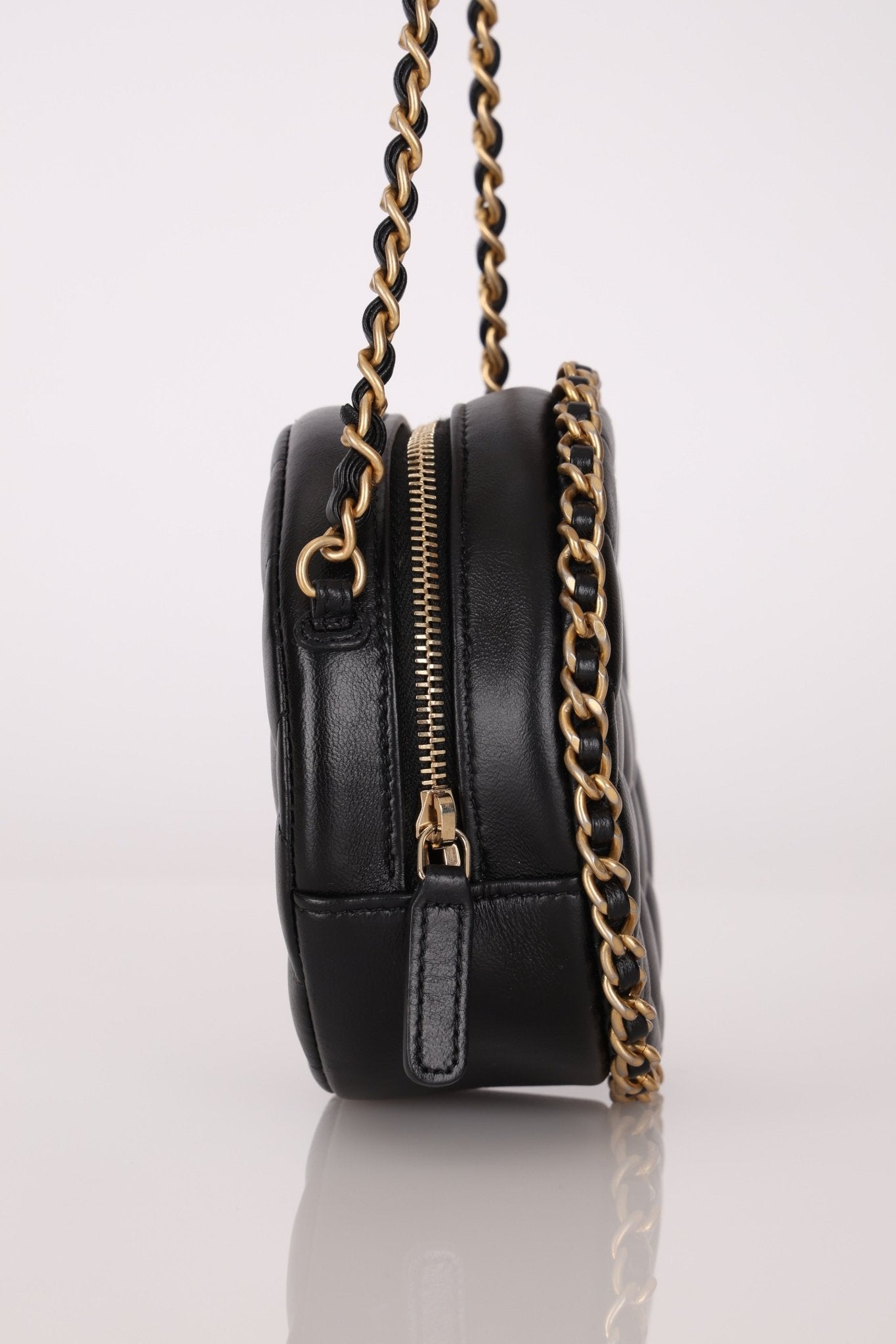 Chanel 2021 Chain Around Round Quilted Lambskin Clutch with Chain - FashioNica