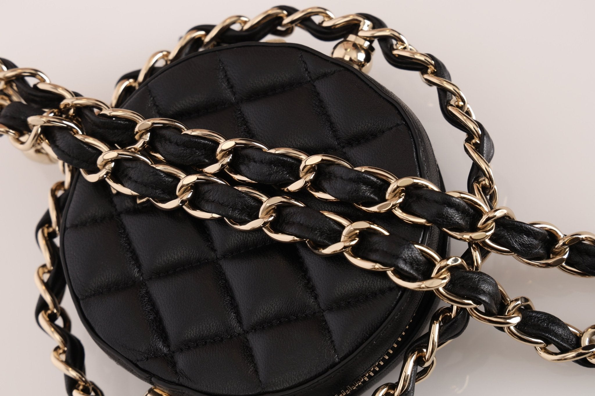 Chanel 2021 Frame Chain Around Clutch - FashioNica