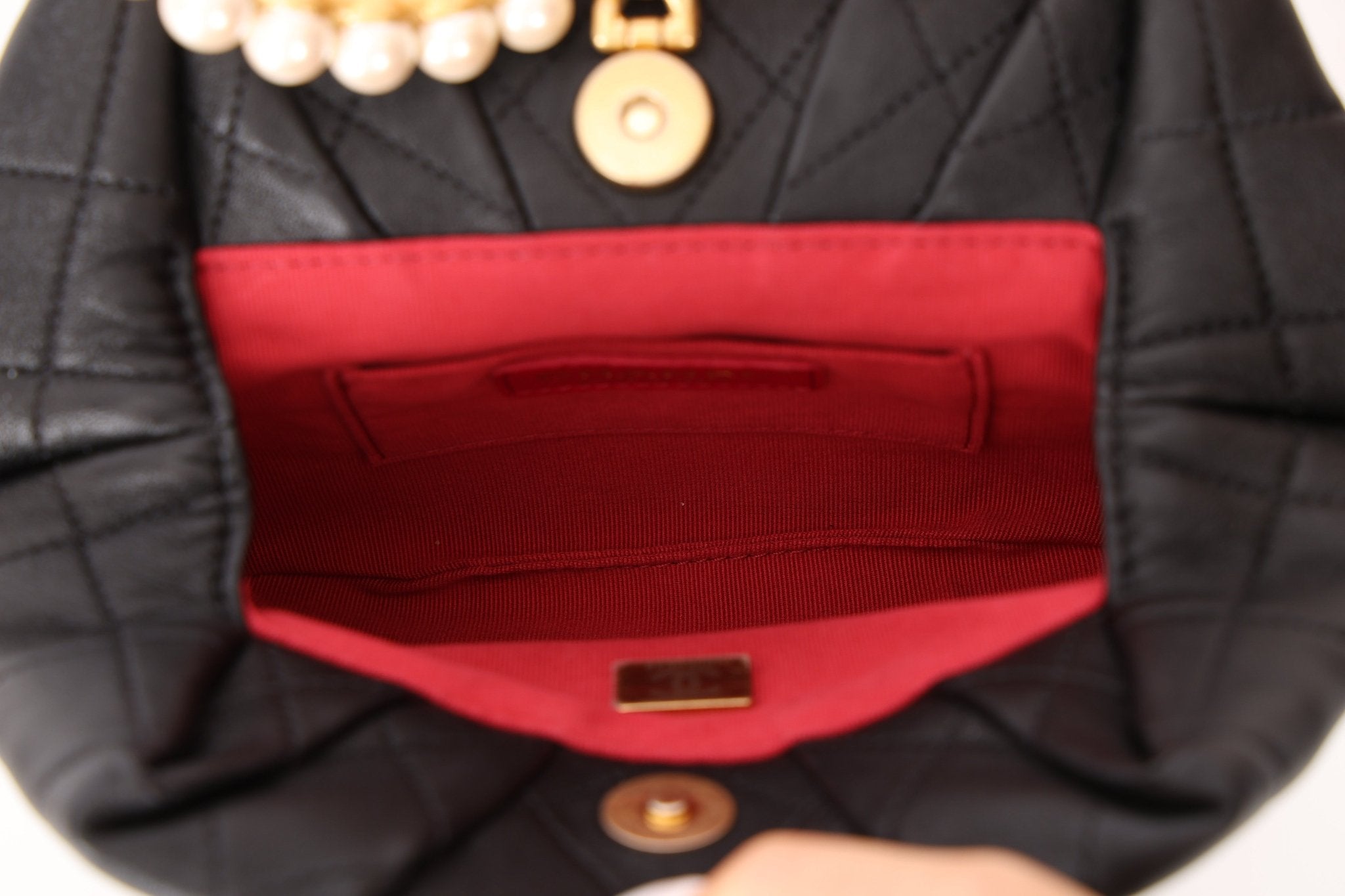 Chanel 2021 Lambskin Pearl Crown Clutch - FashioNica