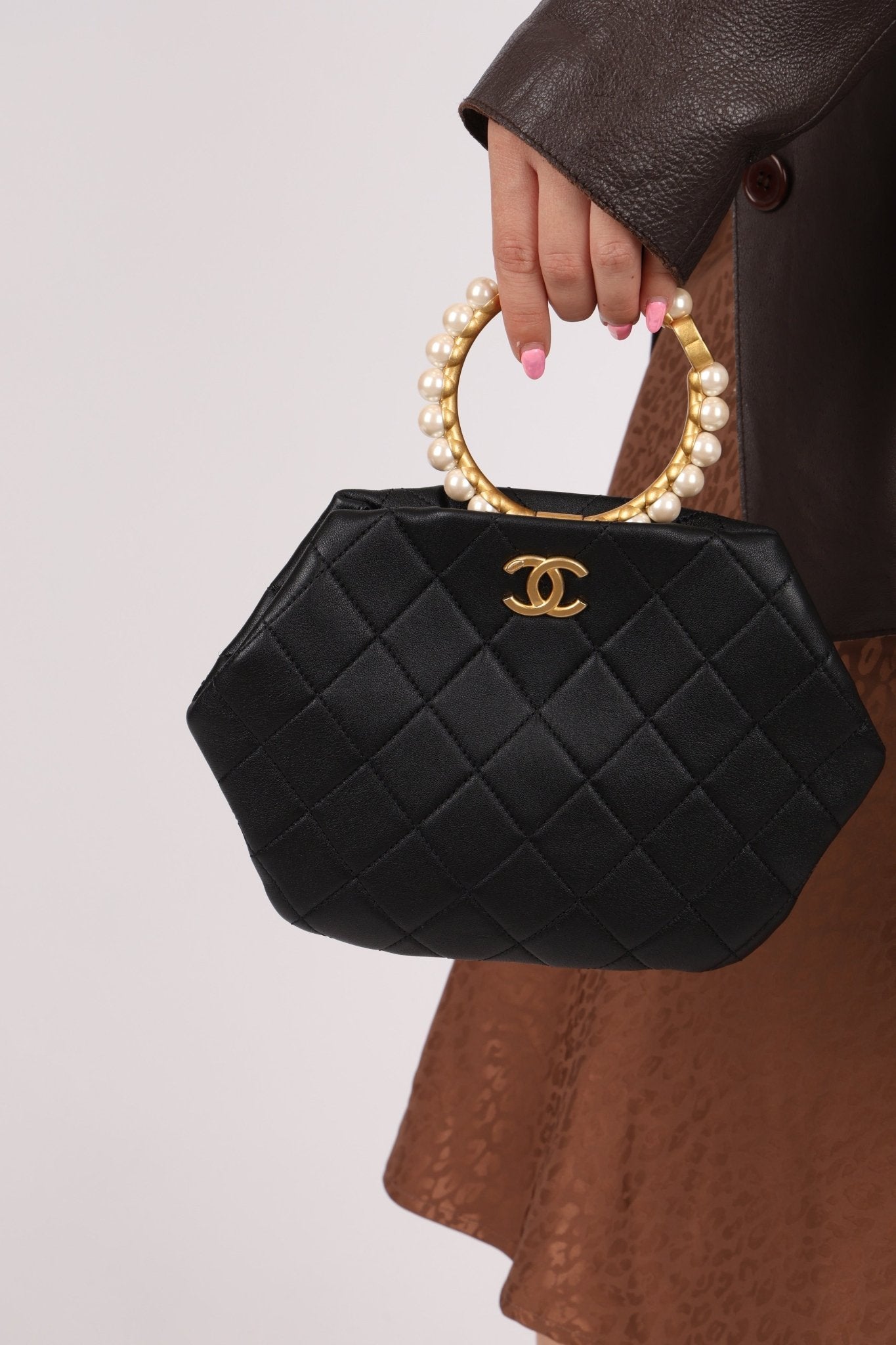 Chanel 2021 Lambskin Pearl Crown Clutch - FashioNica