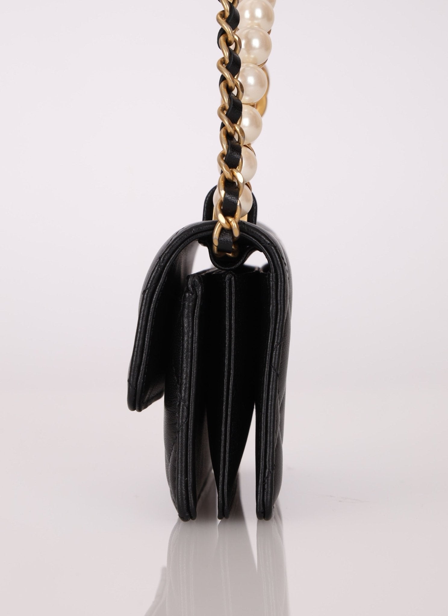 Chanel 2021 Pearl Crown Cardholder on Chain - FashioNica