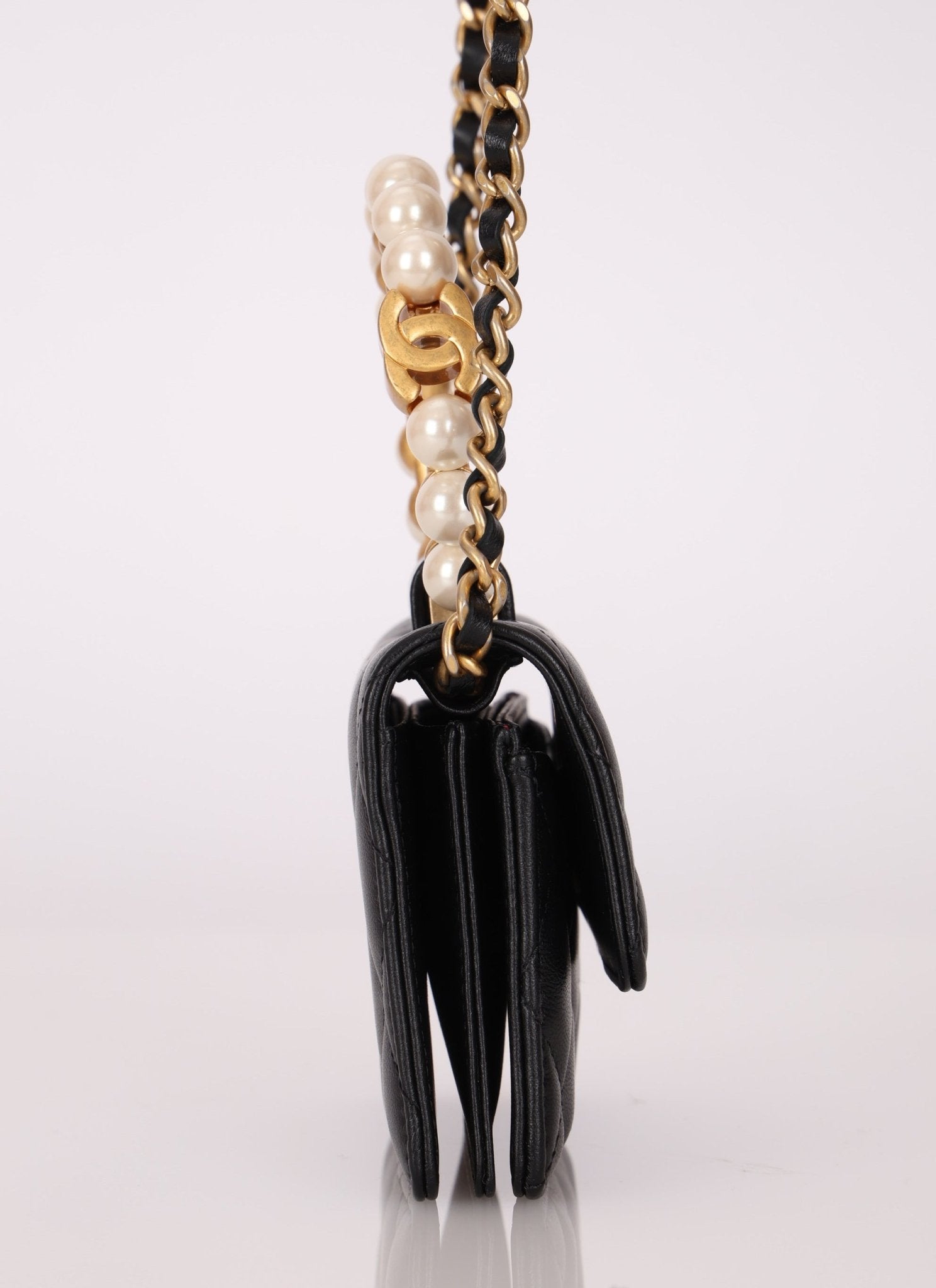 Chanel 2021 Pearl Crown Cardholder on Chain - FashioNica