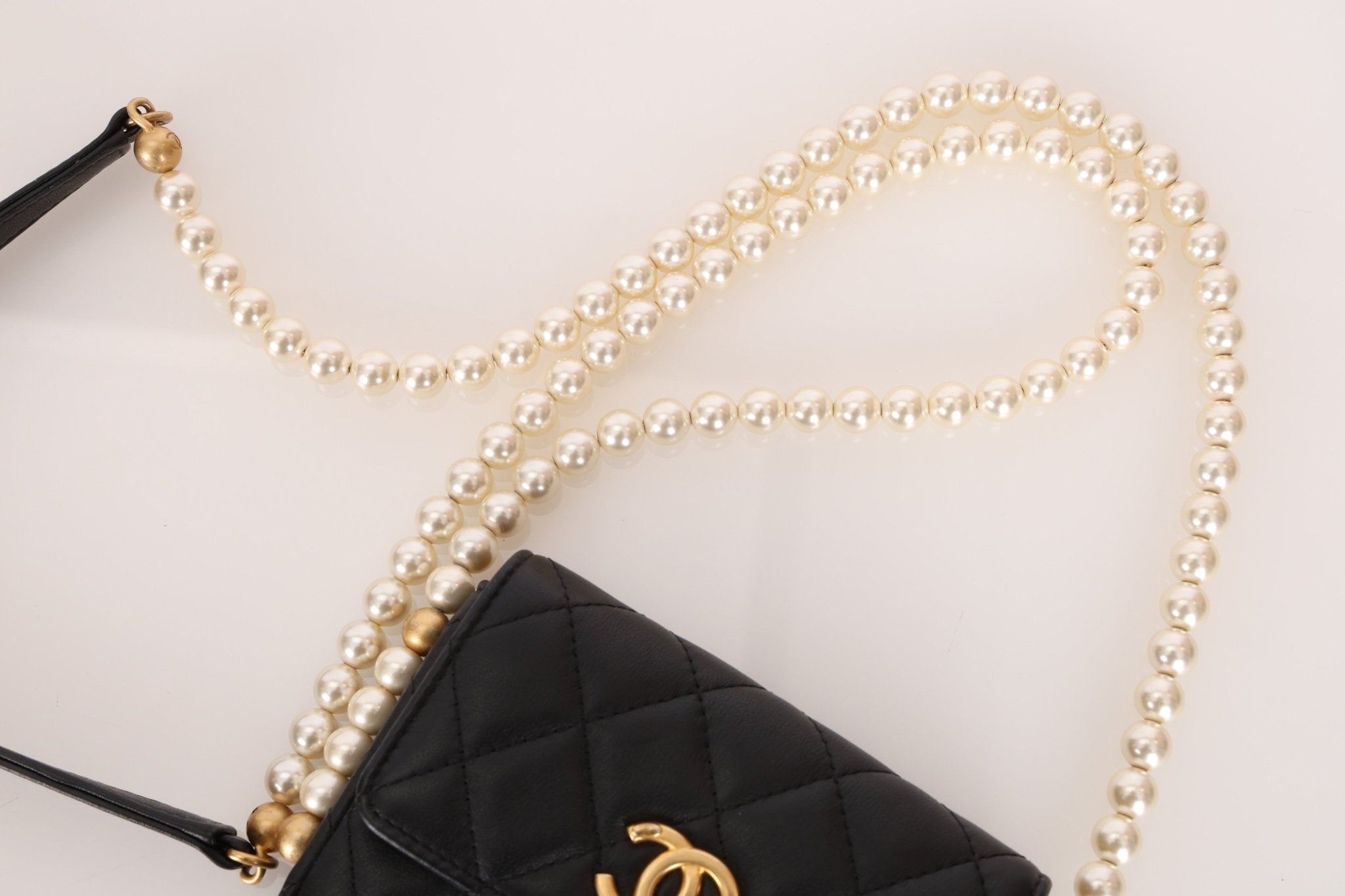 Chanel 2021 Quilted Calfskin About Pearls Card Holder Flap With Chain - FashioNica