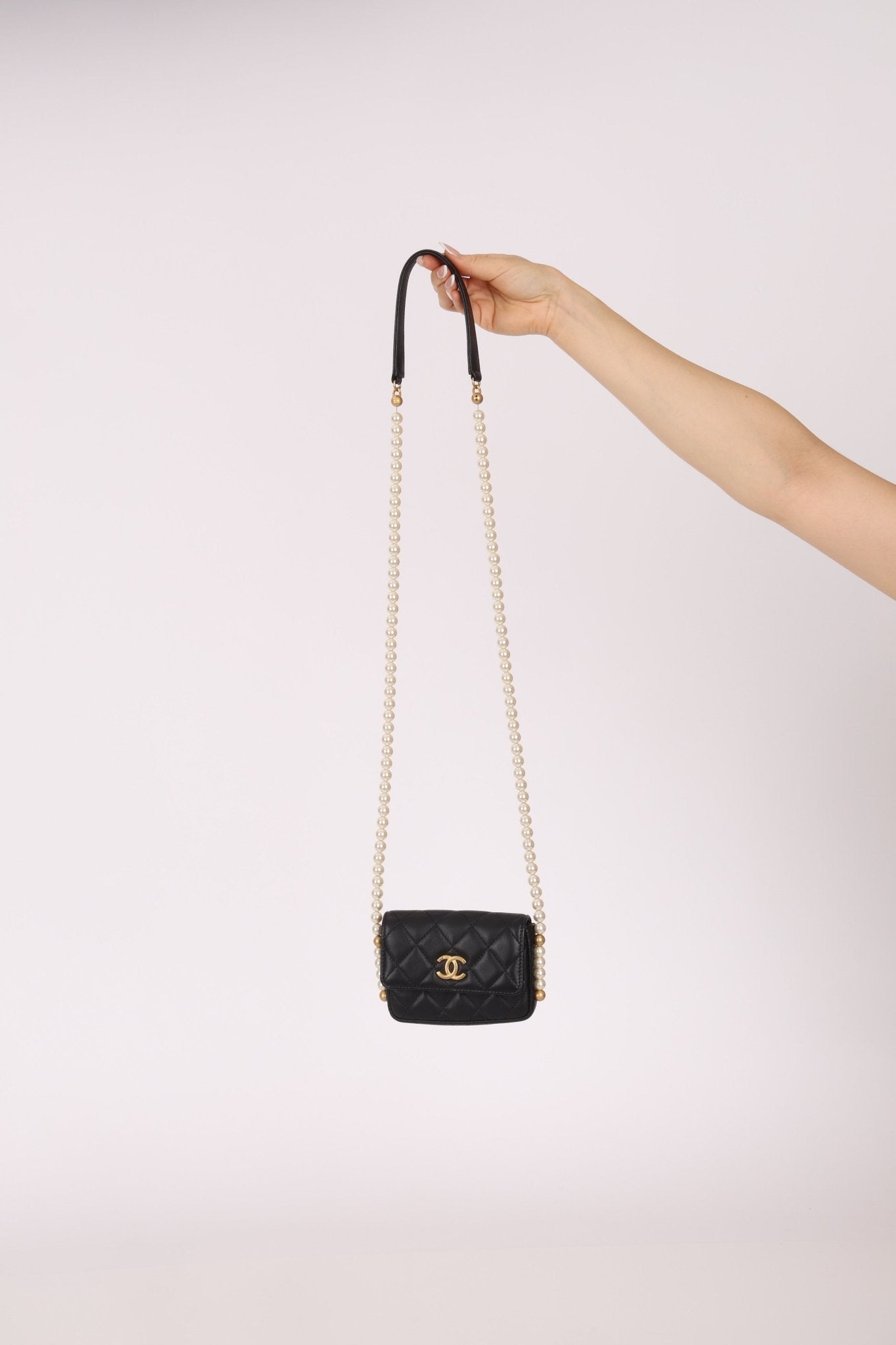 Chanel 2021 Quilted Calfskin About Pearls Card Holder Flap With Chain - FashioNica