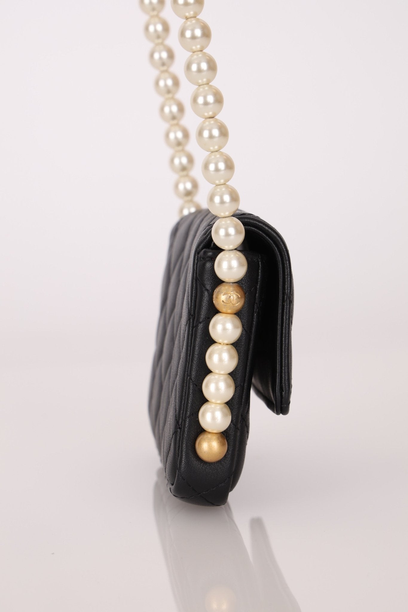 Chanel 2021 Quilted Calfskin About Pearls Card Holder Flap With Chain - FashioNica