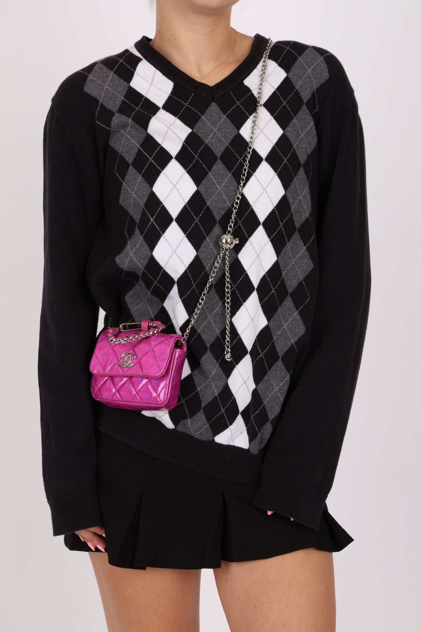 Chanel 2023 Iridescent Patent Quilted CC Hook Card Holder - FashioNica