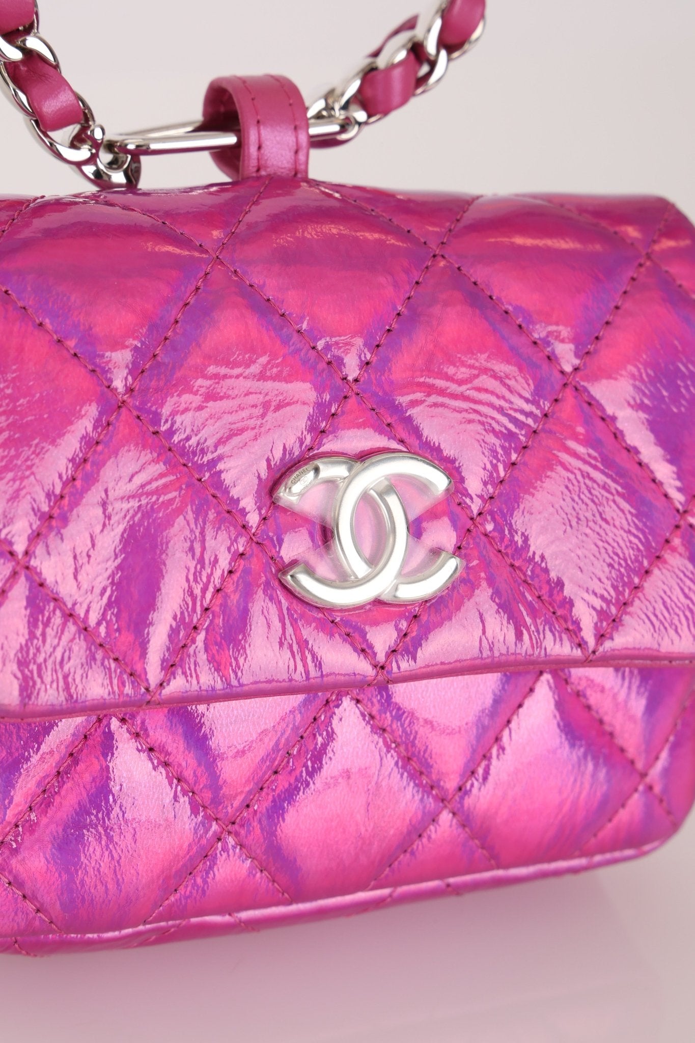 Chanel 2023 Iridescent Patent Quilted CC Hook Card Holder - FashioNica