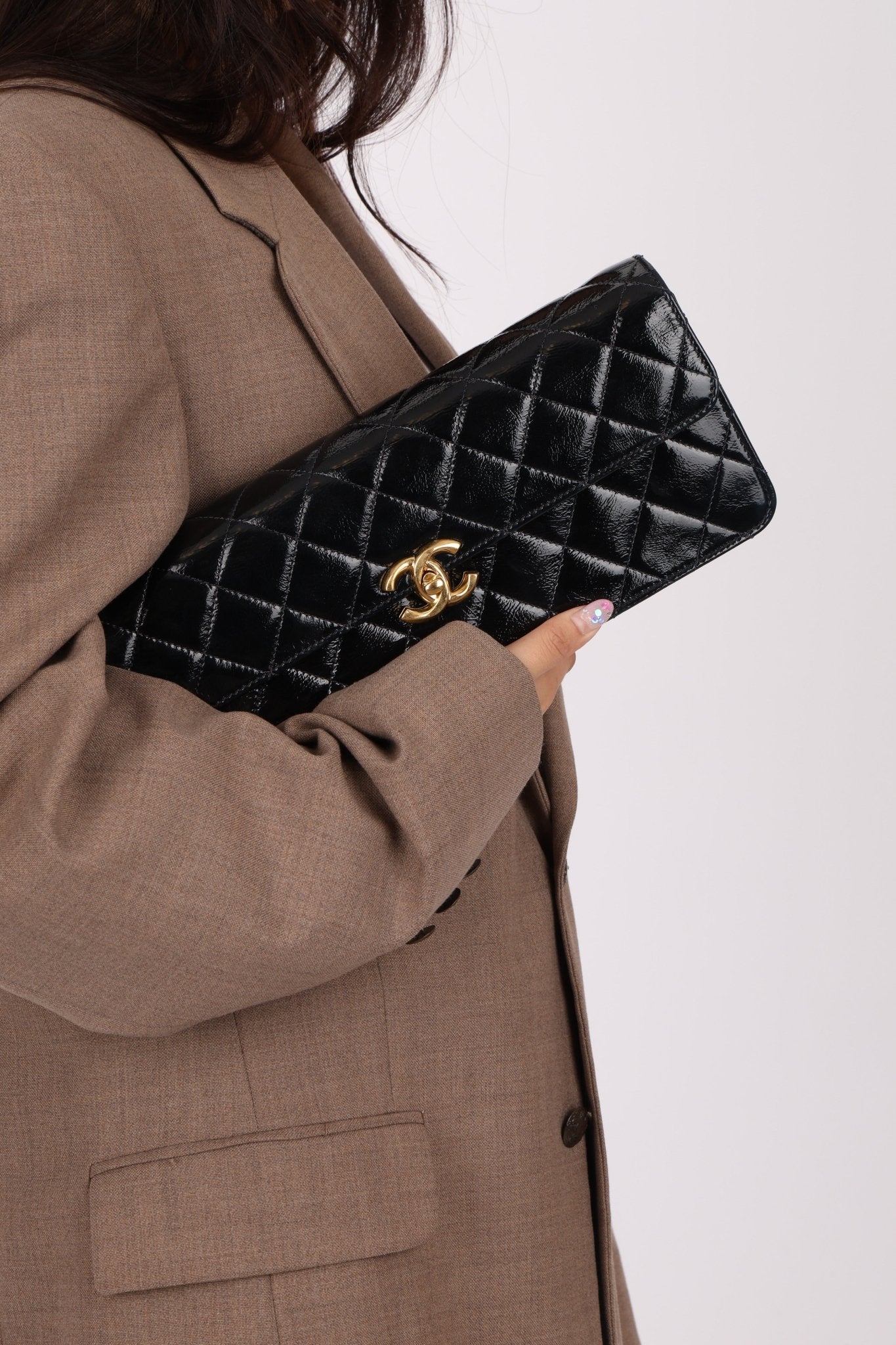 Chanel 2024 Patent Métiers d’art Turnlock Large East West Bag - FashioNica