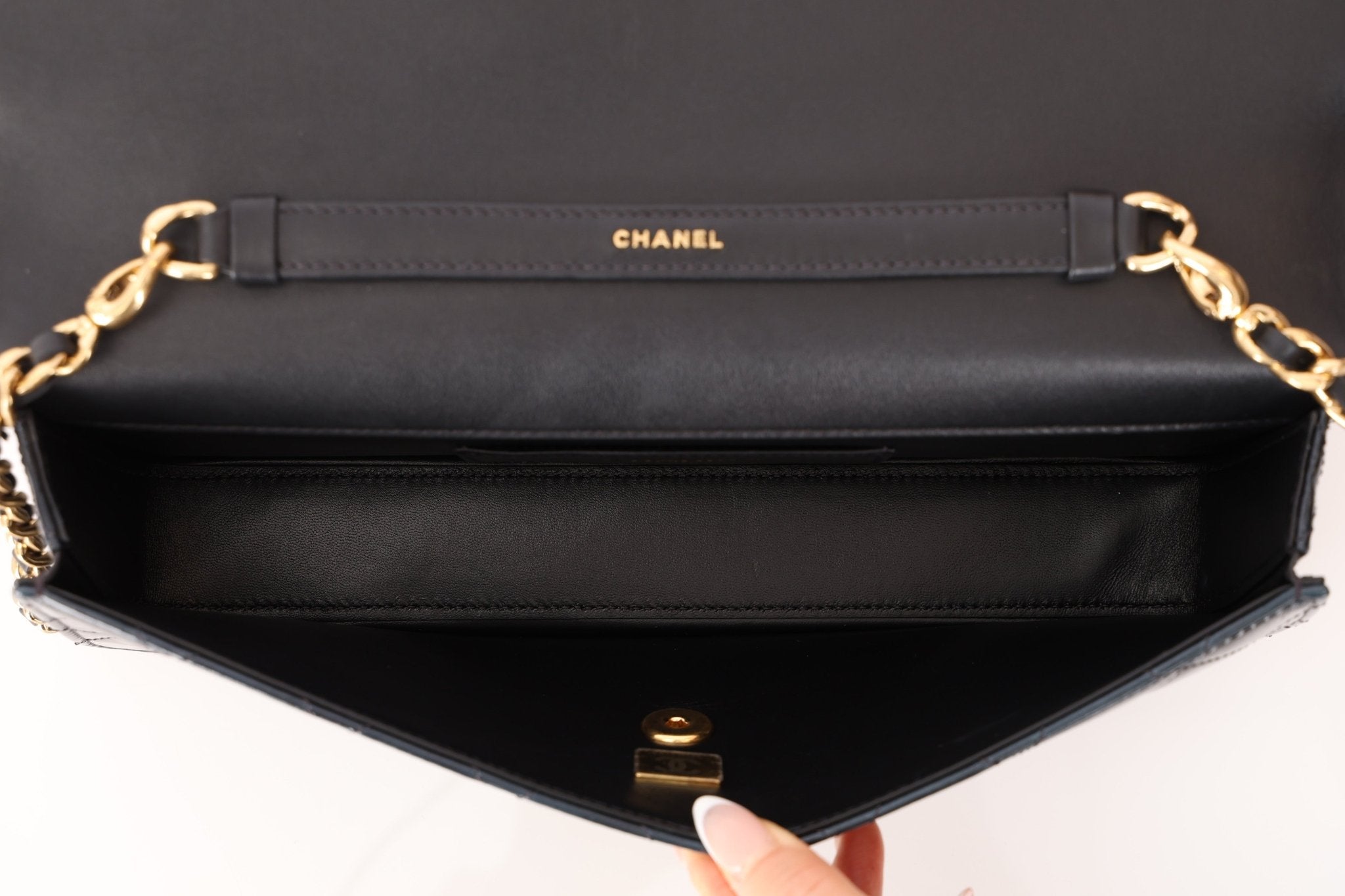 Chanel 2024 Patent Métiers d’art Turnlock Large East West Bag - FashioNica
