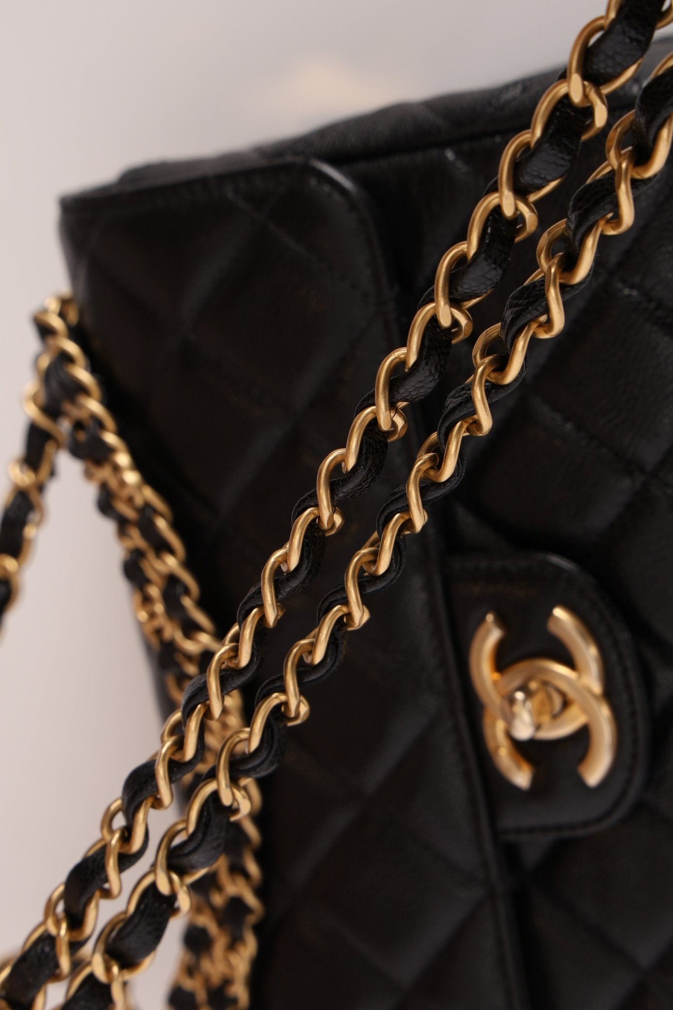Chanel 2025 Caviar Chain Top Handle Turnlock Mini Flap - FashioNica