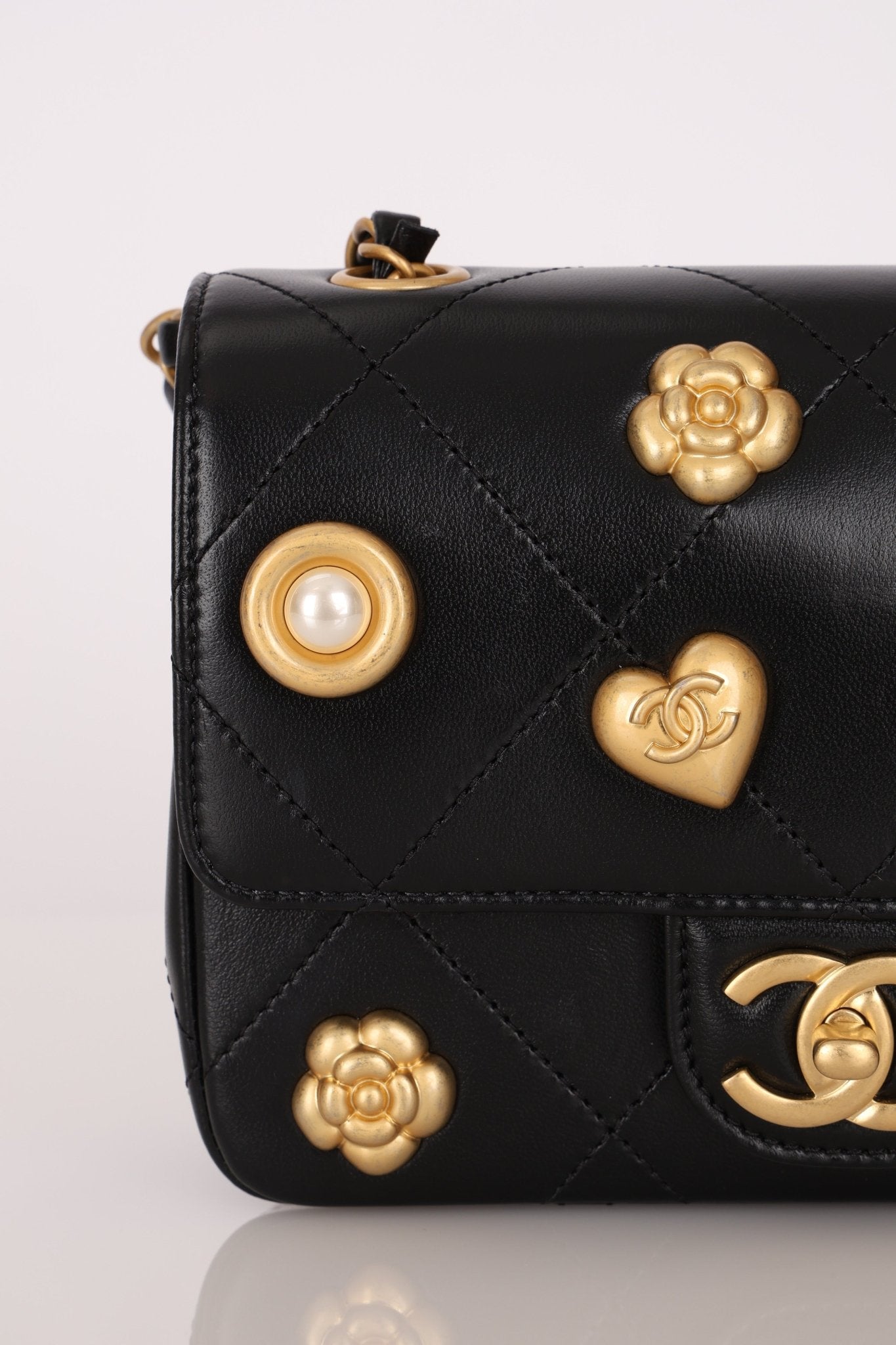 Chanel Métiers d'Art Winter 2025 Lambskin Charms Single Flap - FashioNica