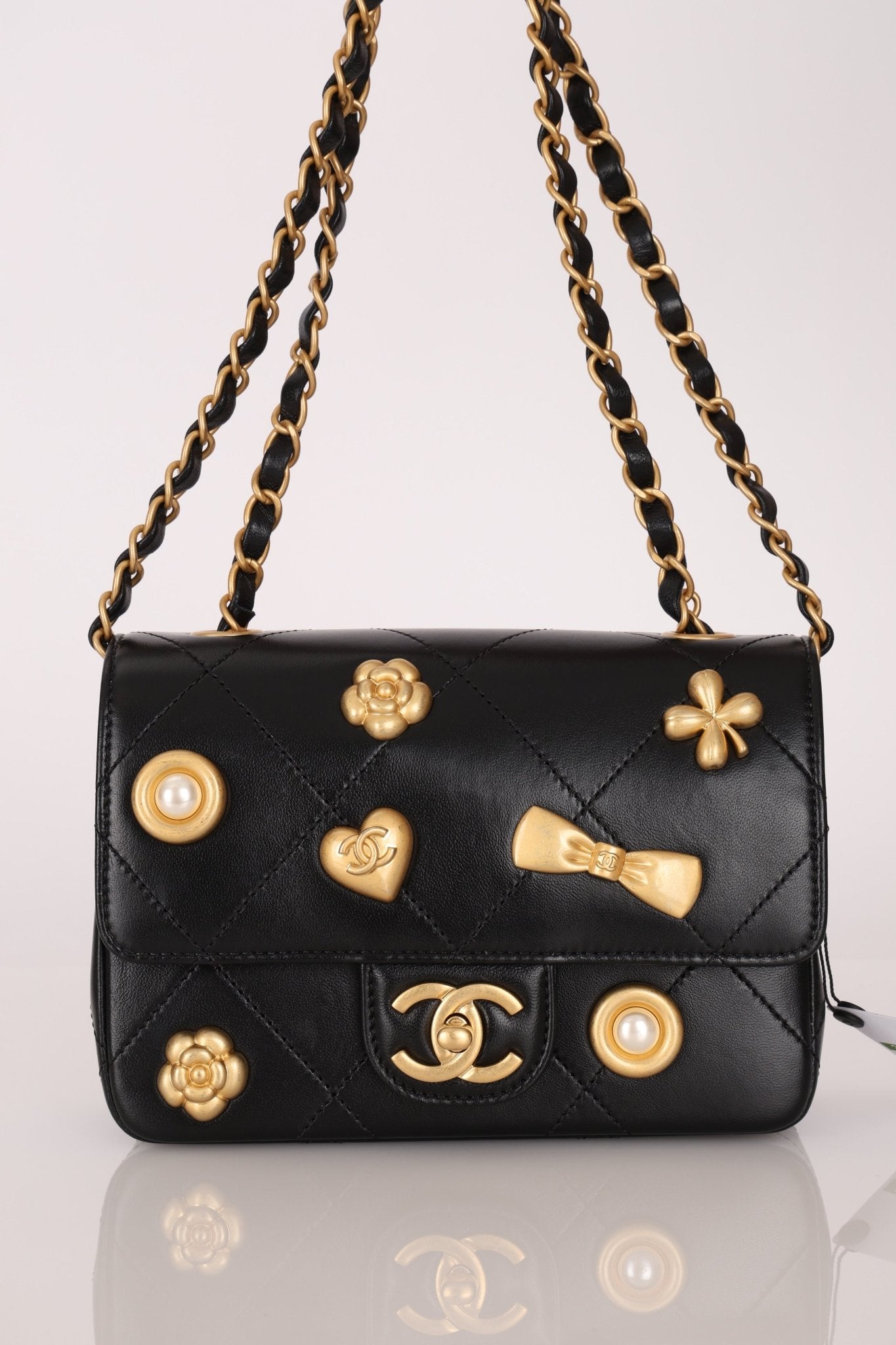 Chanel Métiers d'Art Winter 2025 Lambskin Charms Single Flap - FashioNica